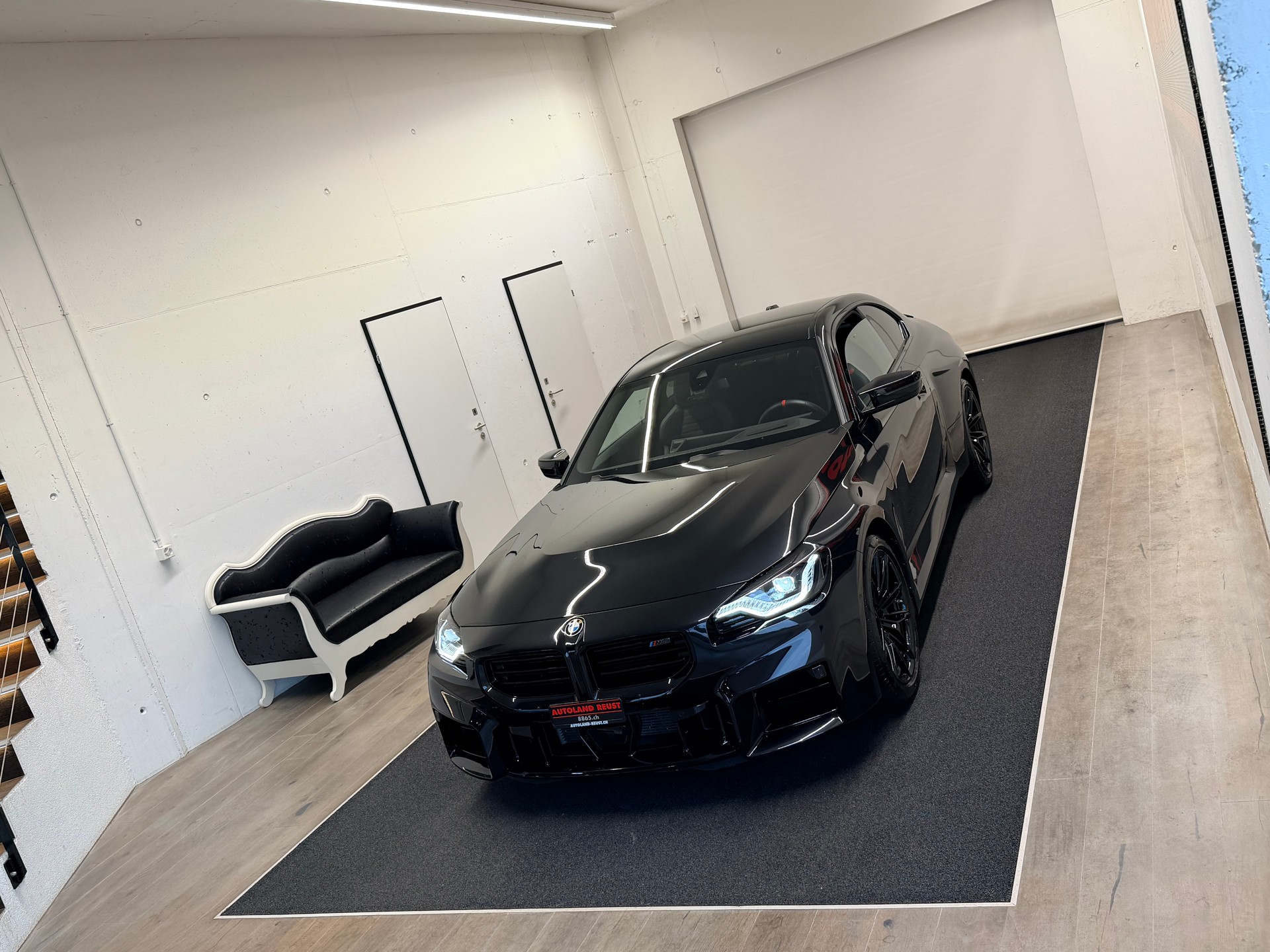BMW M2 Steptronic-showroom-element-3