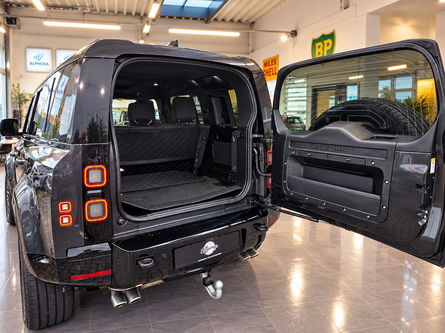 LAND ROVER Defender 110 425 V8 5.0 X AT8 4X4 426PS + Werksgarantie 03.2031-image-7