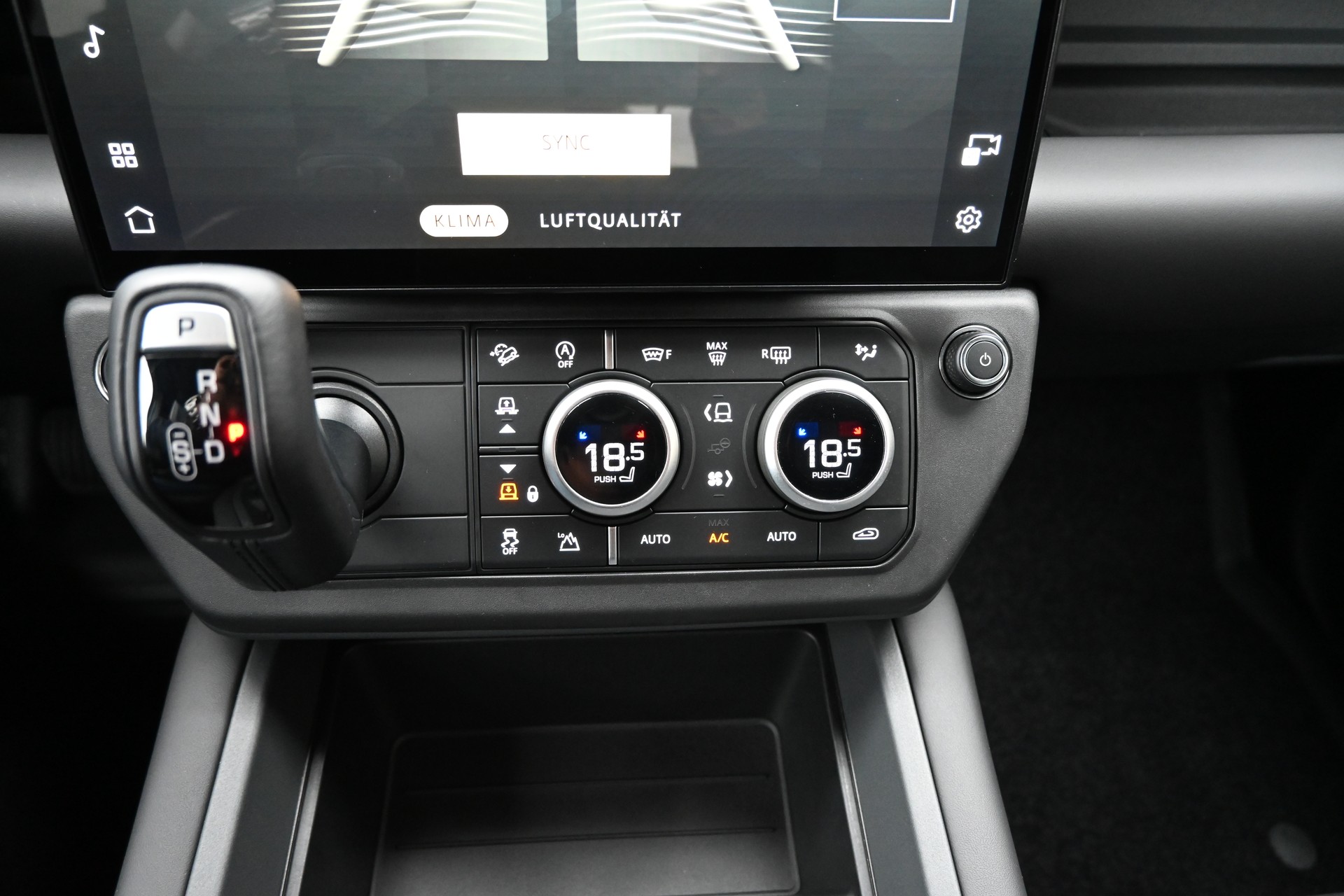 LAND ROVER Defender 110 425 V8 5.0 X AT8 4X4 426PS + Werksgarantie 03.2031-image-18