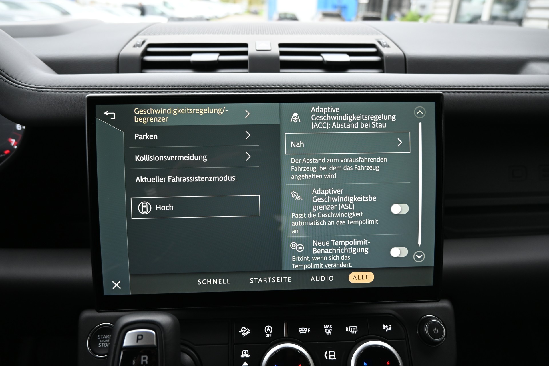 LAND ROVER Defender 110 425 V8 5.0 X AT8 4X4 426PS + Werksgarantie 03.2031-image-26