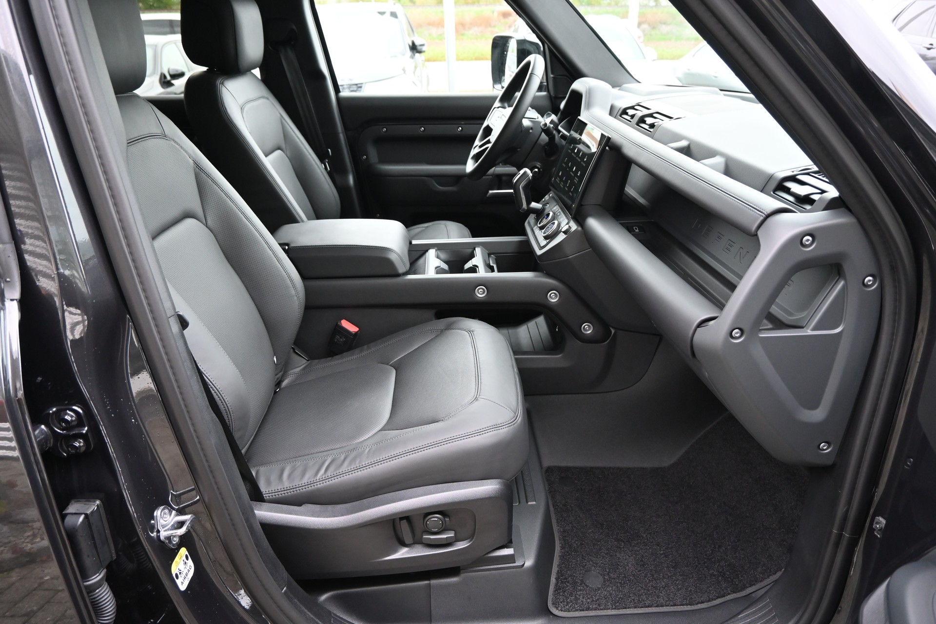 LAND ROVER Defender 110 425 V8 5.0 X AT8 4X4 426PS + Werksgarantie 03.2031-image-12