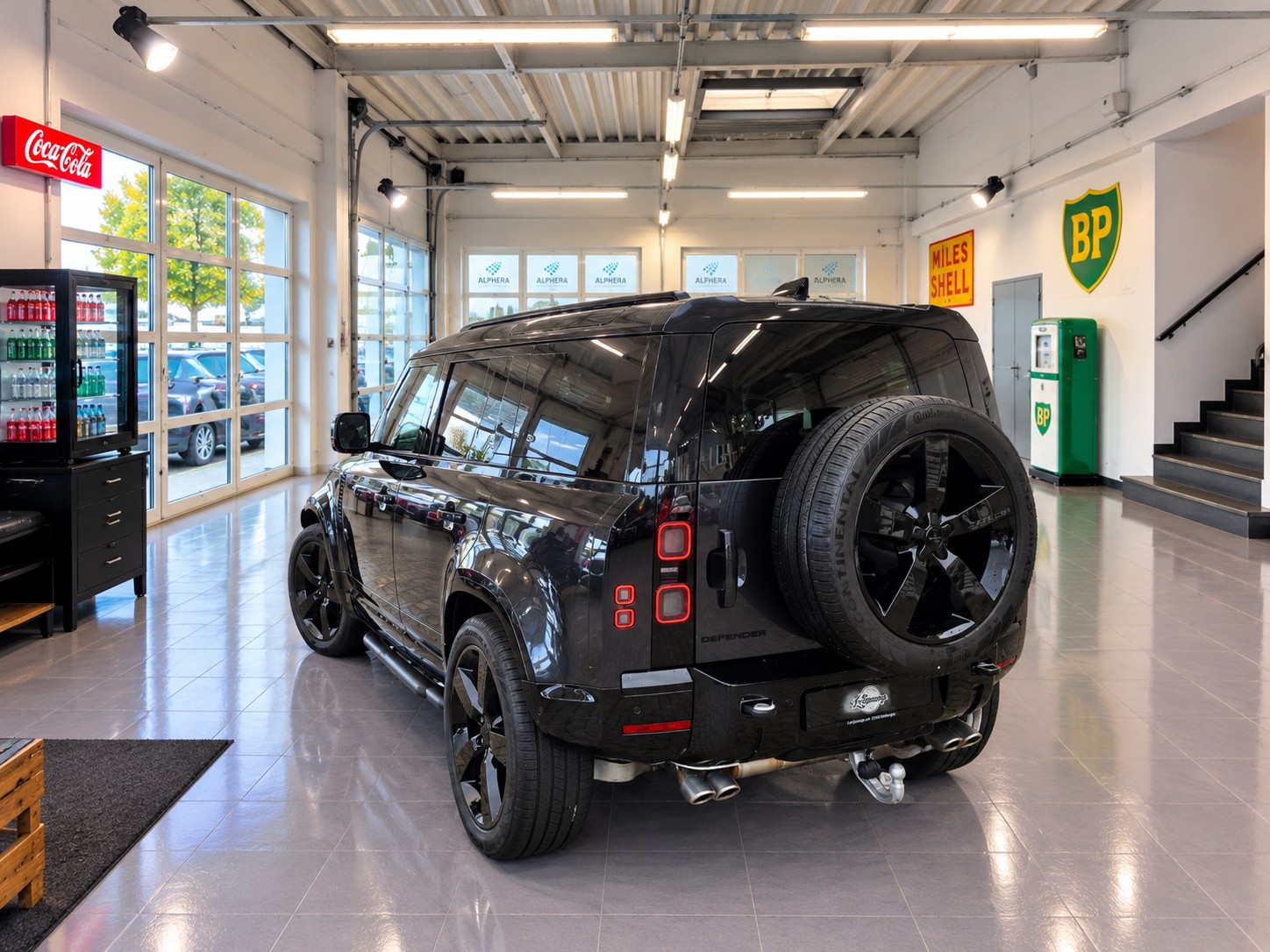 LAND ROVER Defender 110 425 V8 5.0 X AT8 4X4 426PS + Werksgarantie 03.2031-image-5