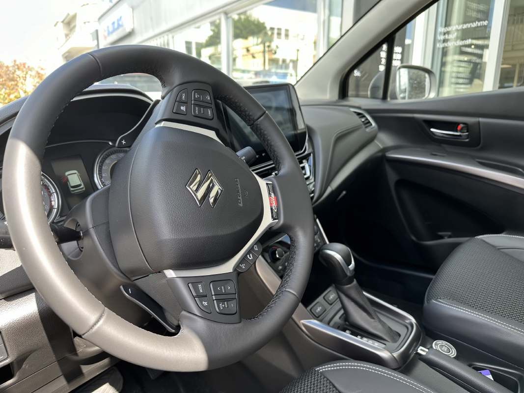 SUZUKI S-Cross 1.5 Piz Sulai Top Hybrid 4x4-image-6