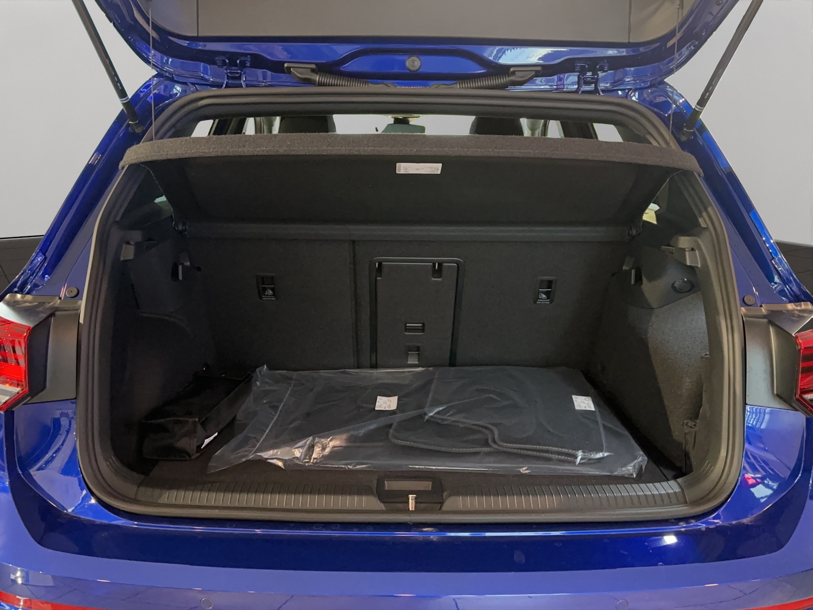 VW Golf 1.5 eTSI mHEV ACT R-Line DSG-image-9