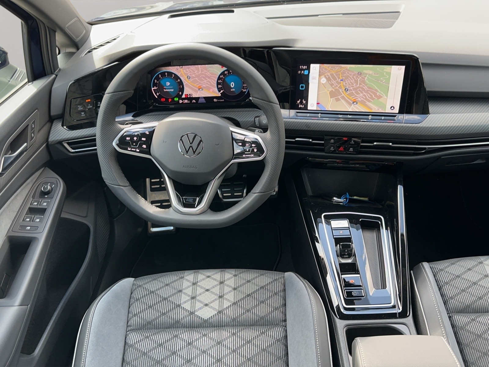 VW Golf 1.5 eTSI mHEV ACT R-Line DSG-image-8
