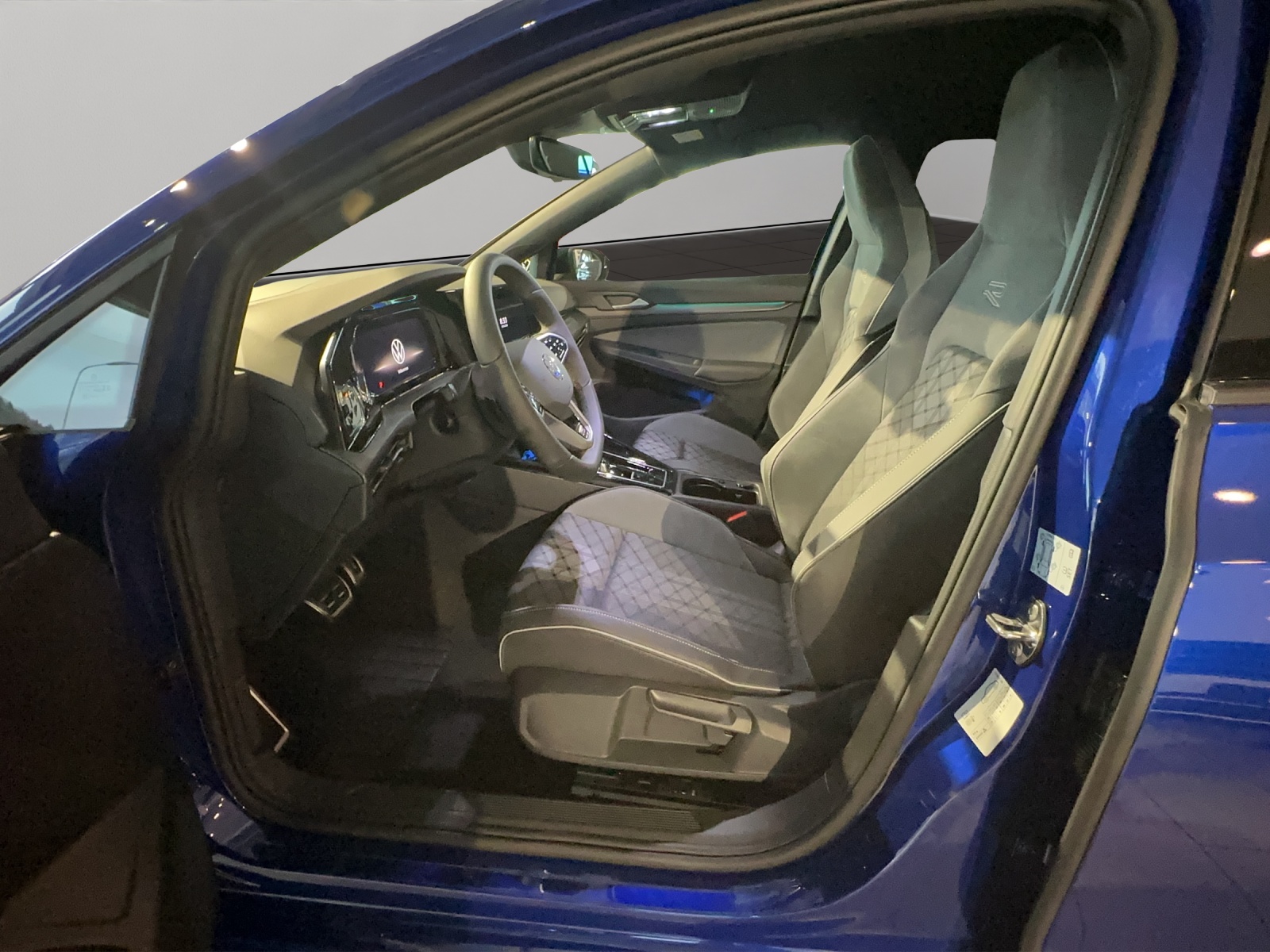 VW Golf 1.5 eTSI mHEV ACT R-Line DSG-image-5