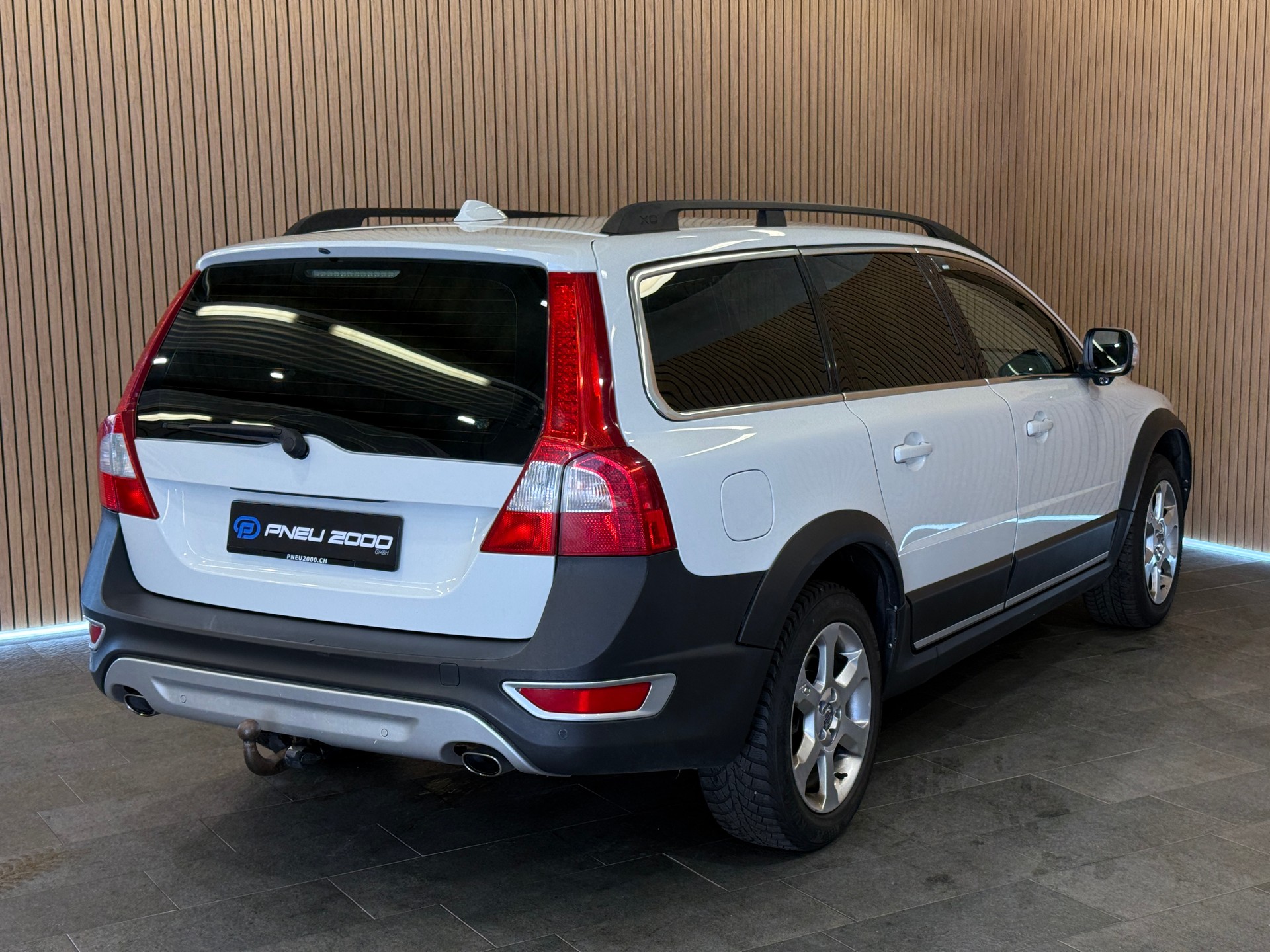 VOLVO XC70 D5 AWD Summum Geartronic-showroom-element-2