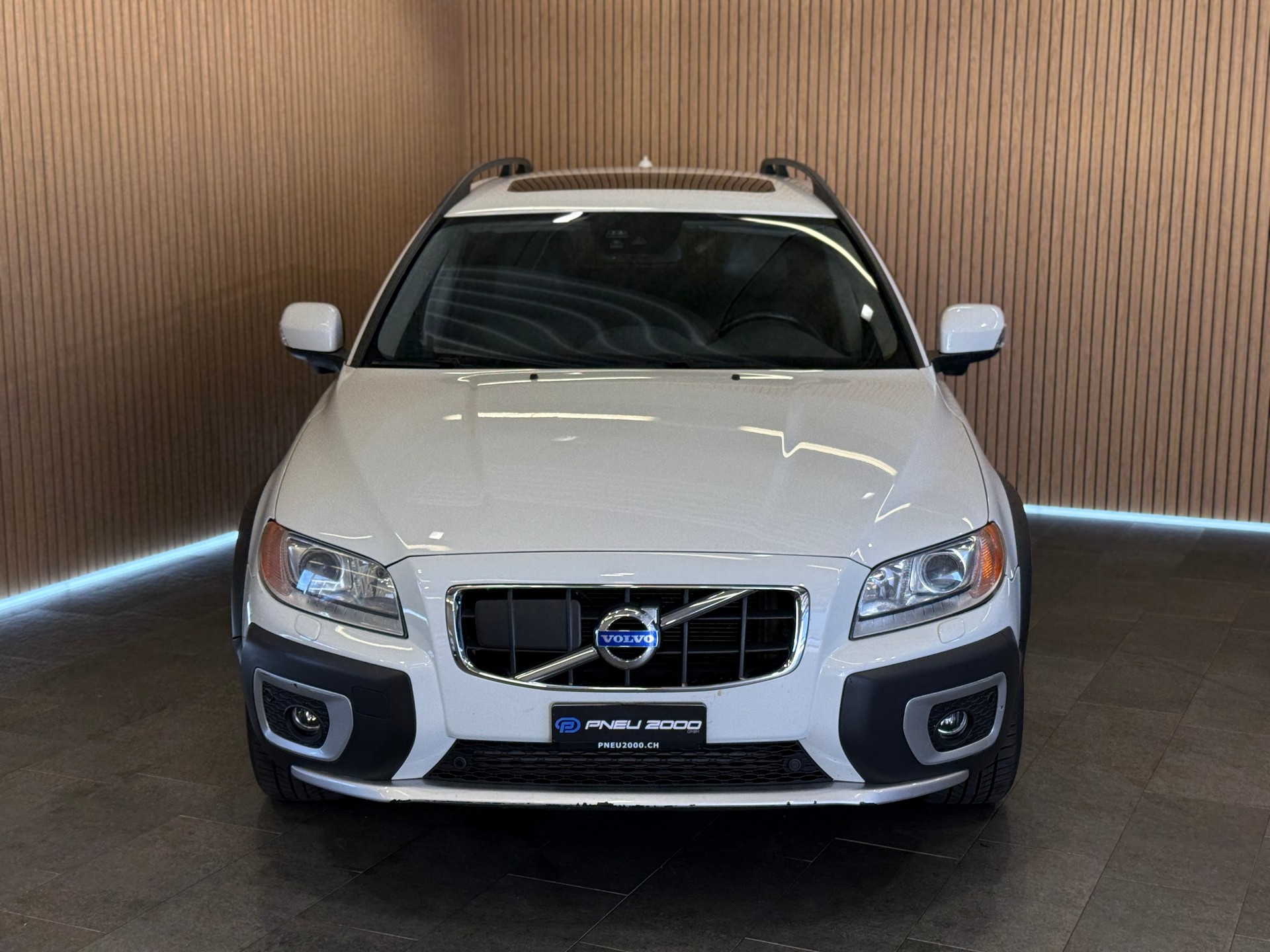 VOLVO XC70 D5 AWD Summum Geartronic-showroom-element-1