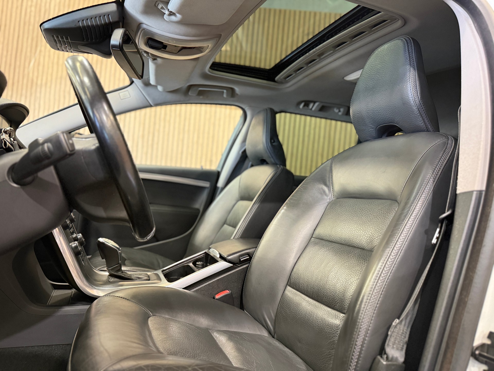 VOLVO XC70 D5 AWD Summum Geartronic-image-13
