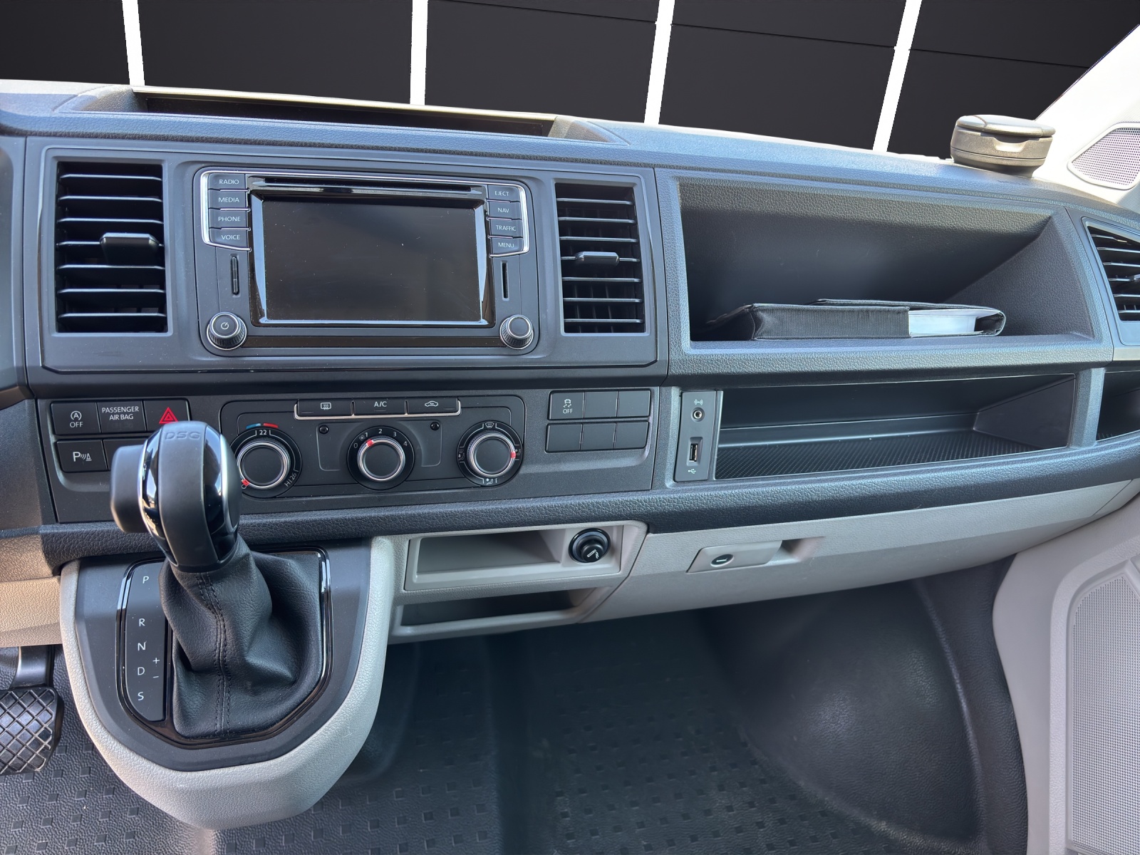 VW T6 2.0 Bi-TDI 4Motion DSG-image-5