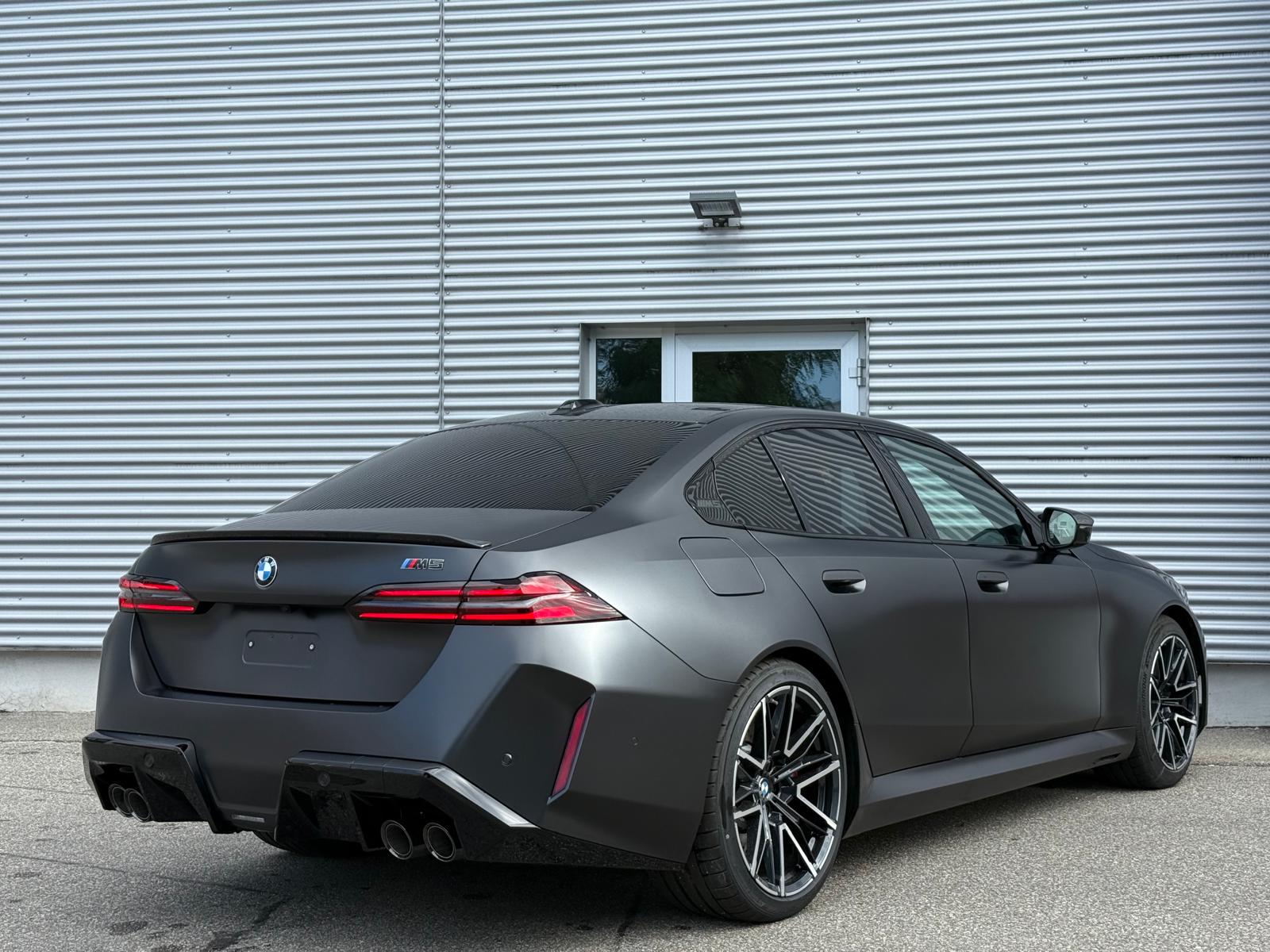 BMW M5 xDrive-showroom-element-1