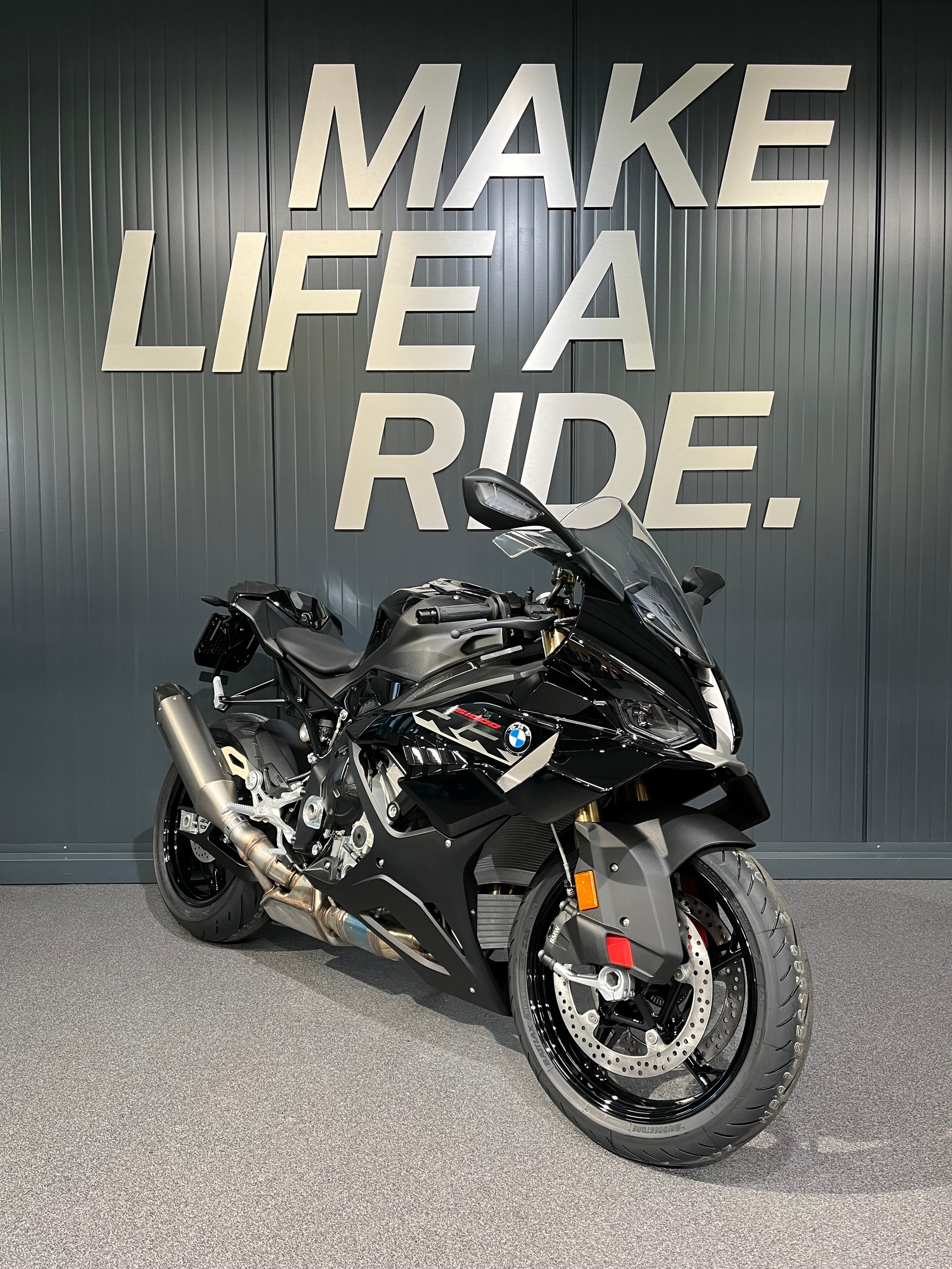 BMW S 1000 RR-image-1