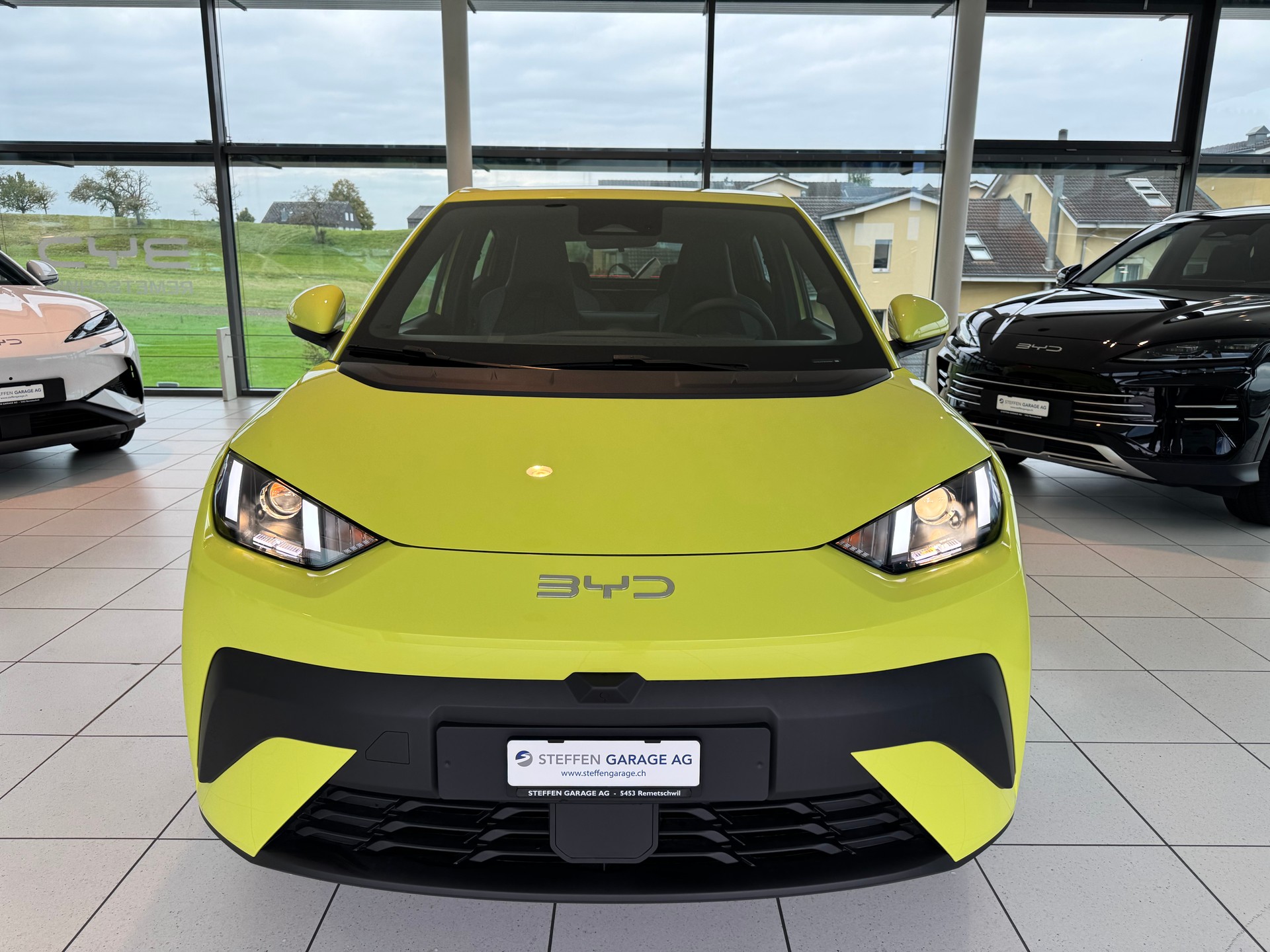BYD Dolphin Surf 43 kWh Boos-showroom-element-1
