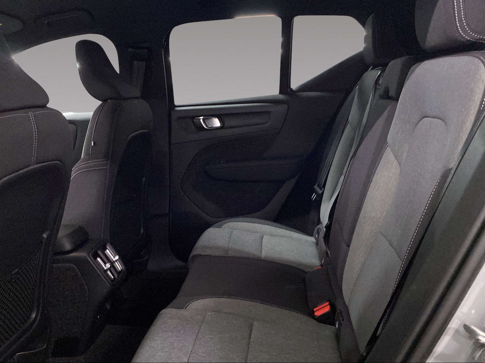 VOLVO XC40 2.0 B3 MH XCITE-image-8