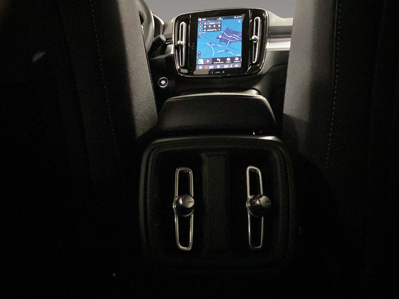 VOLVO XC40 2.0 B3 MH XCITE-image-9