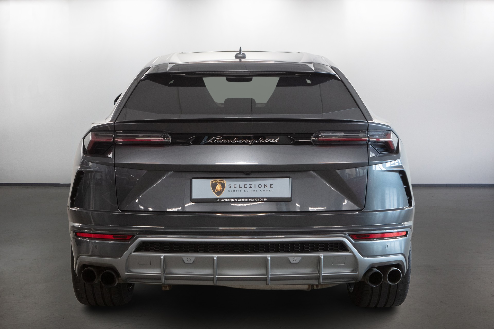 LAMBORGHINI Urus E-Gear-showroom-element-3