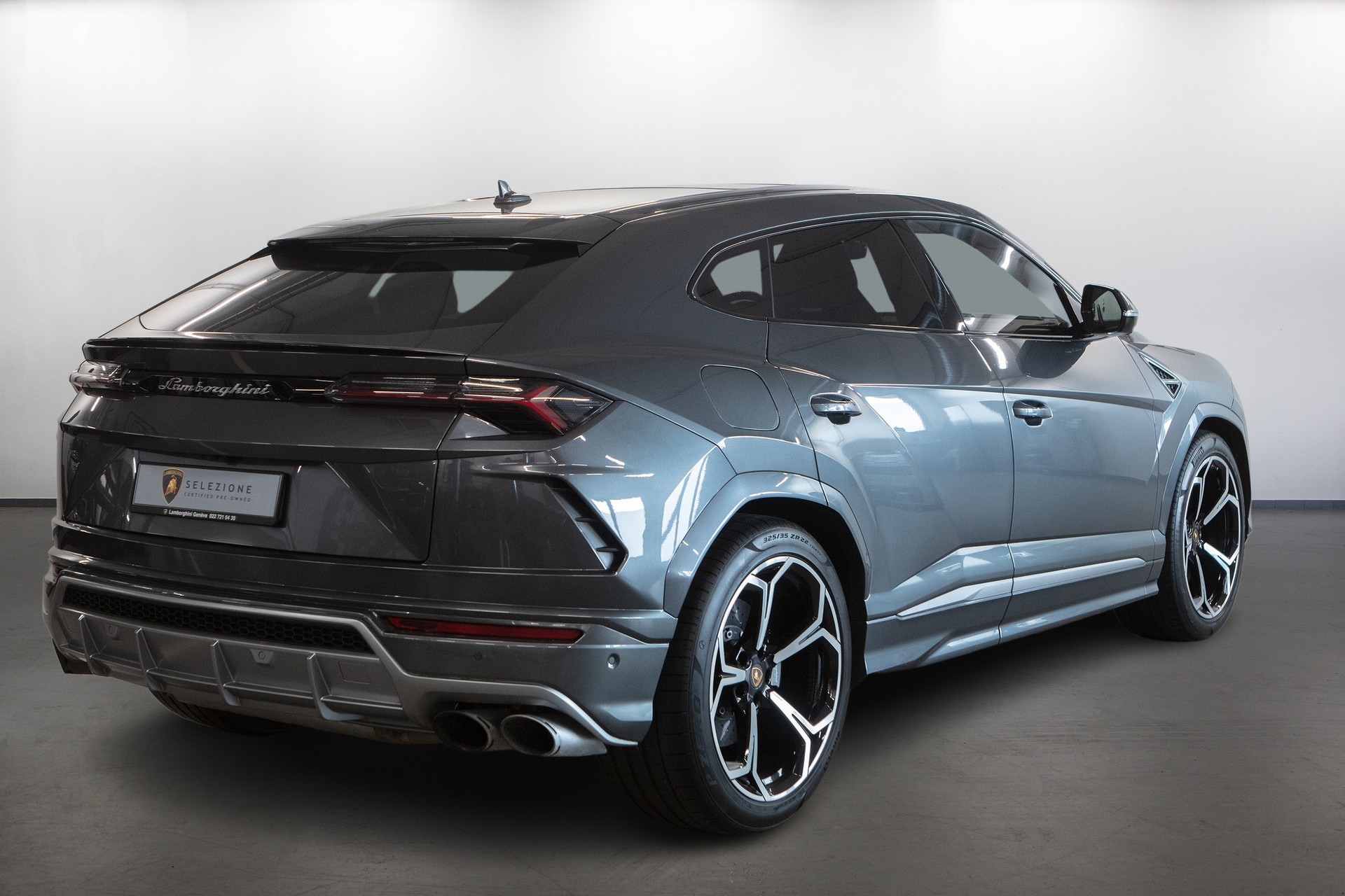 LAMBORGHINI Urus E-Gear-showroom-element-2