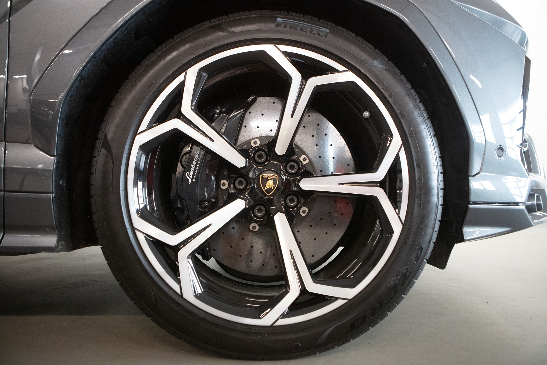 LAMBORGHINI Urus E-Gear-image-8
