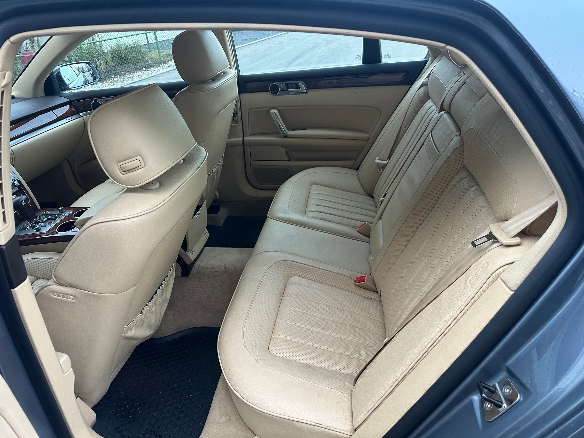 VW Phaeton 3.0 TDi V6 4Motion Tiptronic-image-14