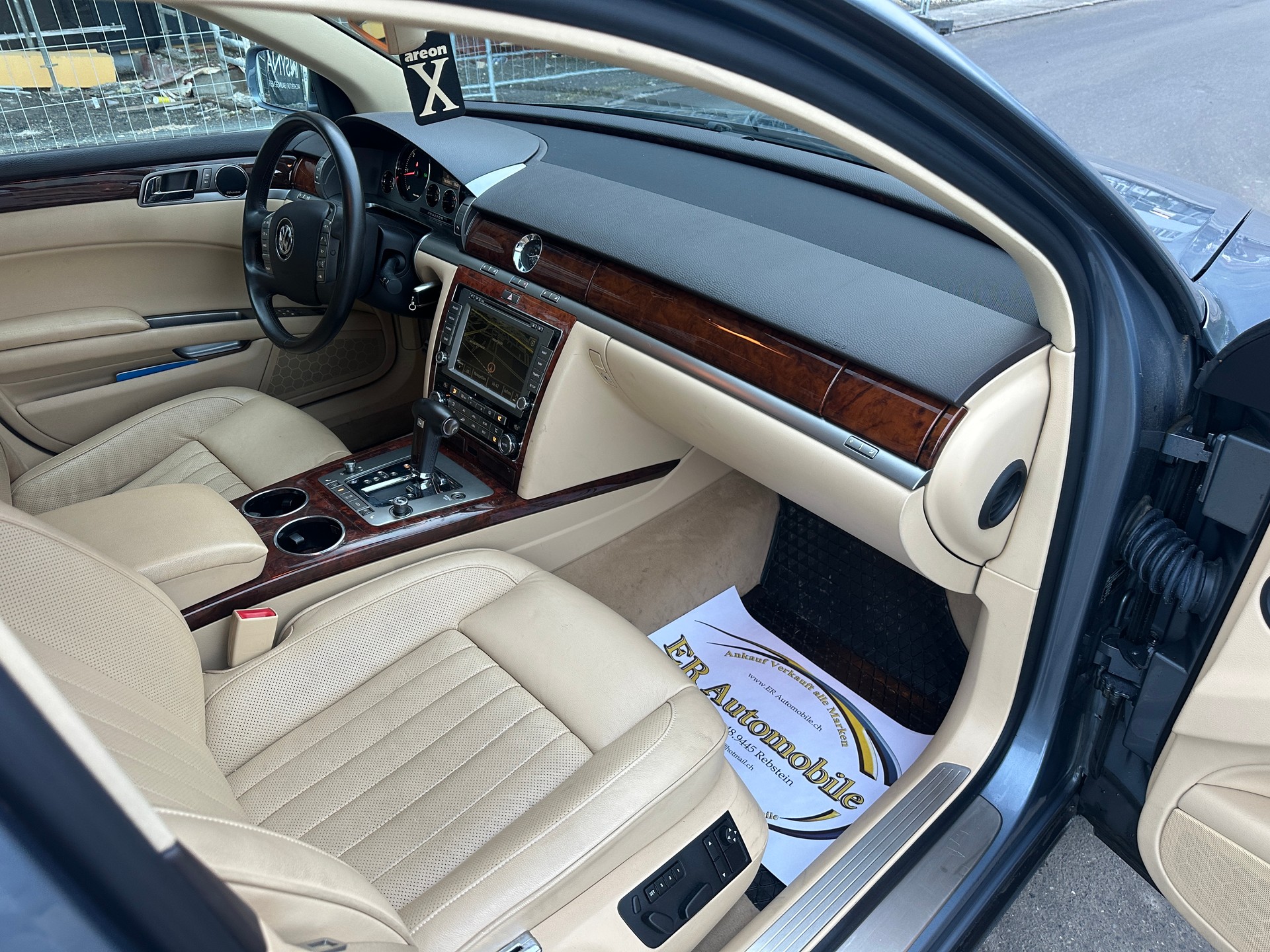 VW Phaeton 3.0 TDi V6 4Motion Tiptronic-image-12