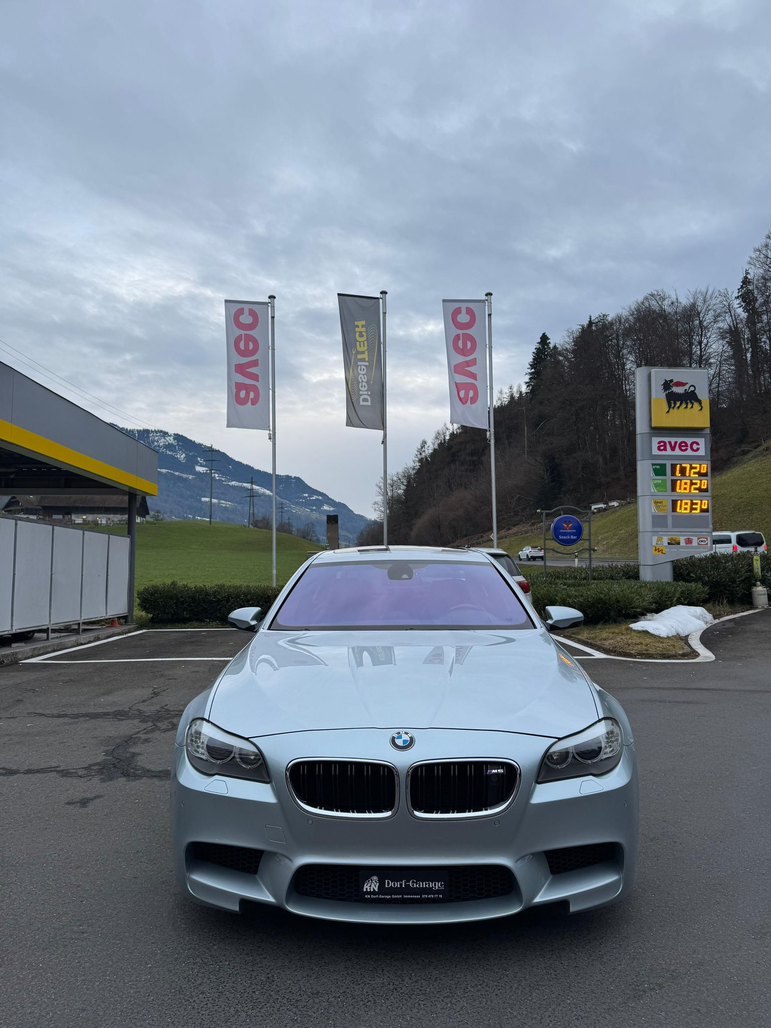 BMW M5 Drivelogic-showroom-element-1