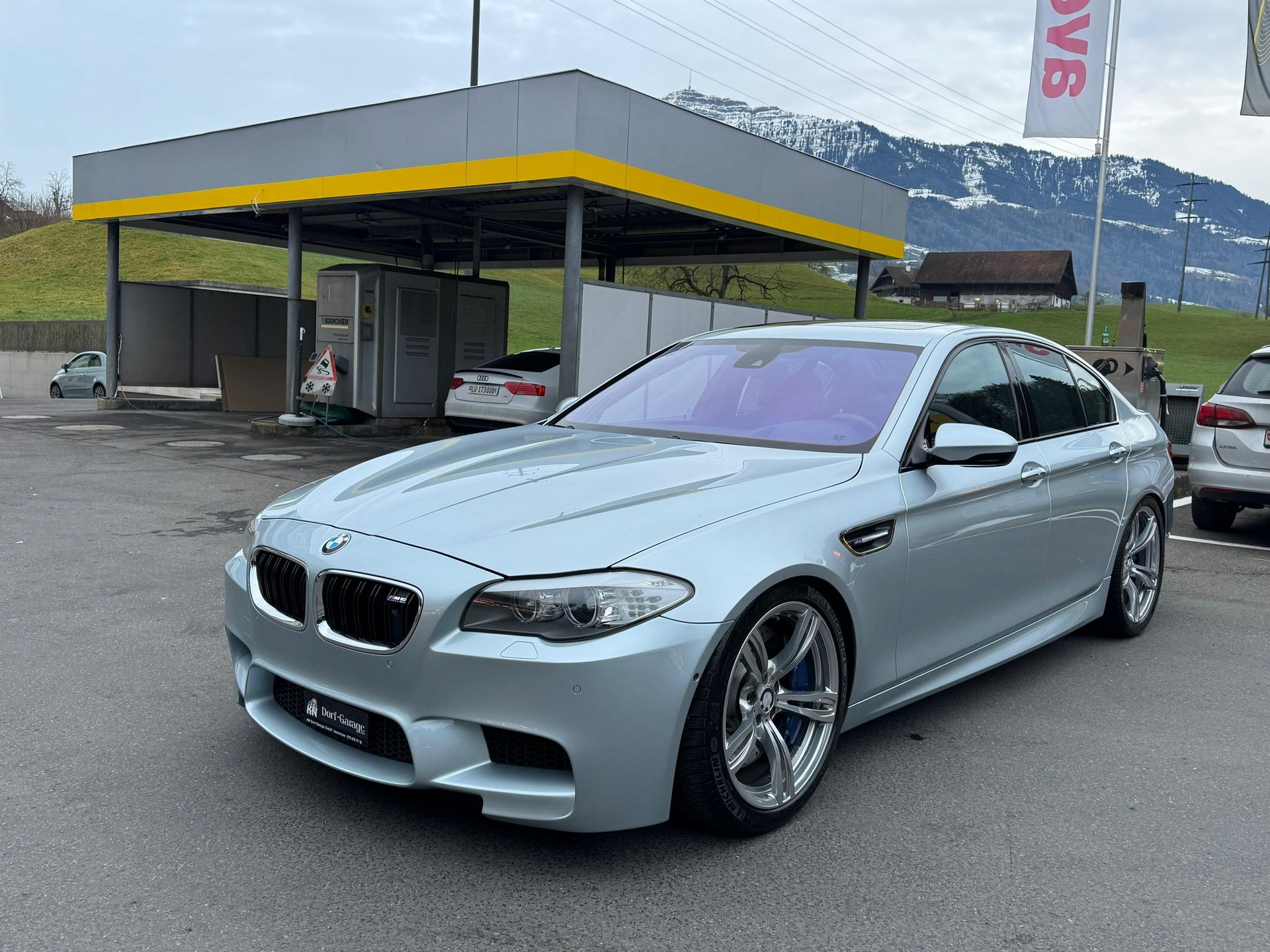 BMW M5 Drivelogic-showroom-element-2