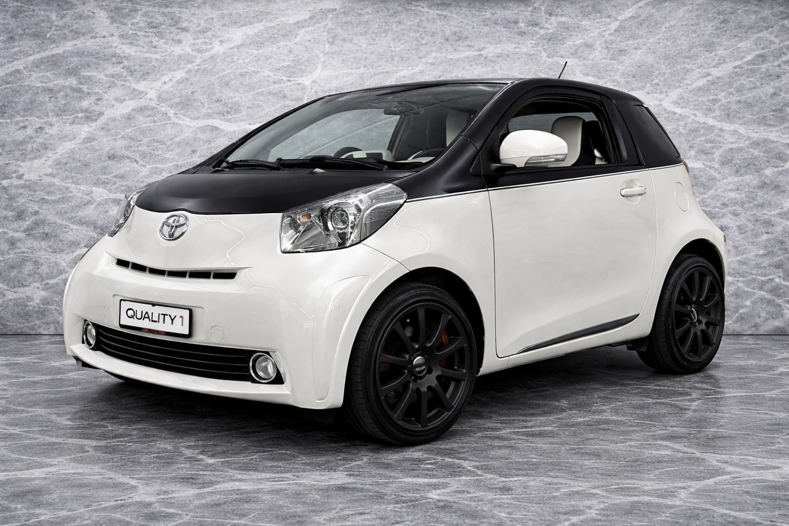 TOYOTA iQ 1.33 Dual VVT-i Linea Sol Premium Multidrive-showroom-element-1