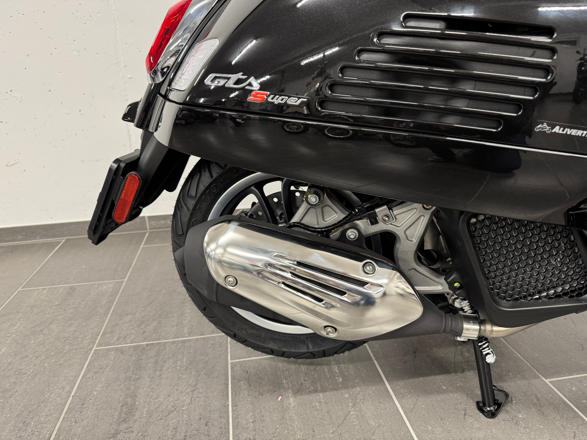 PIAGGIO Vespa GTS 125 Super RST Euro 5+-image-13