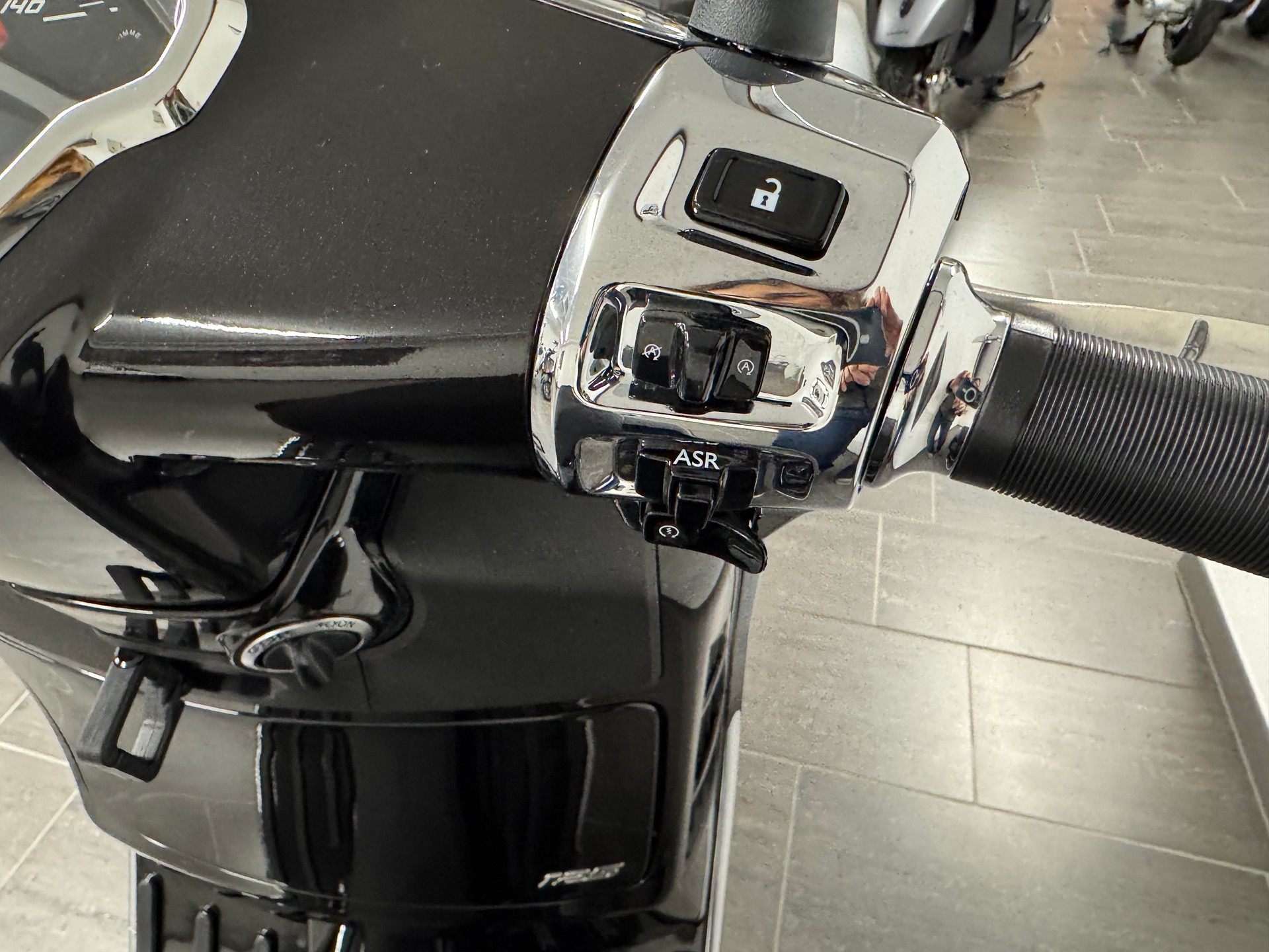 PIAGGIO Vespa GTS 125 Super RST Euro 5+-image-5