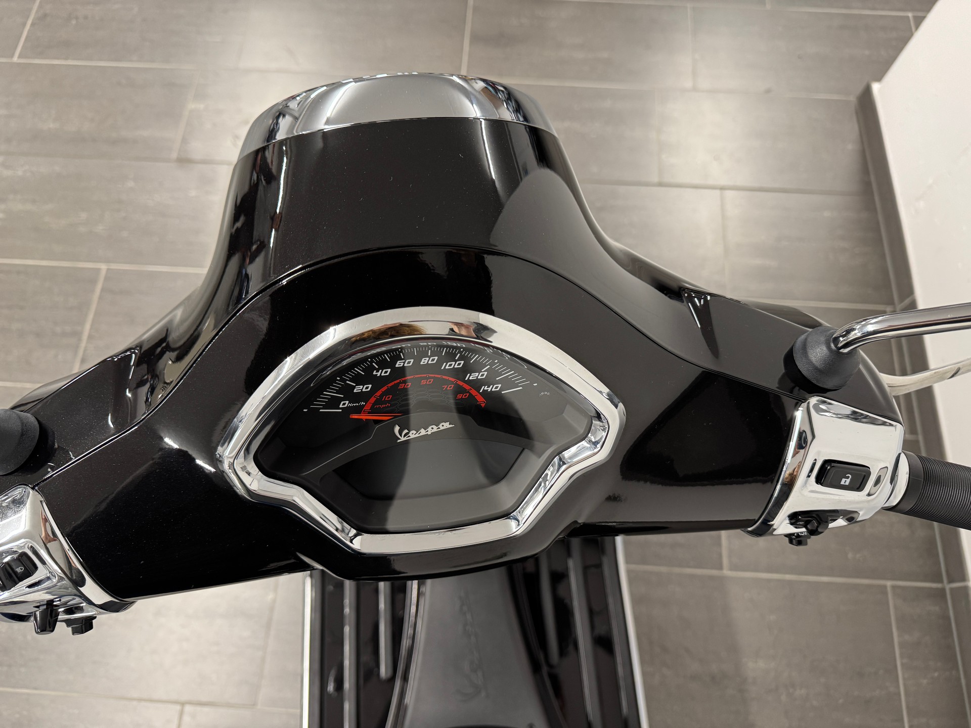 PIAGGIO Vespa GTS 125 Super RST Euro 5+-image-3