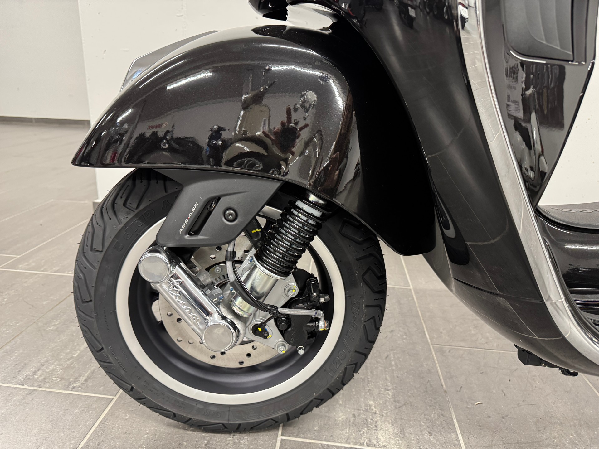 PIAGGIO Vespa GTS 125 Super RST Euro 5+-image-2