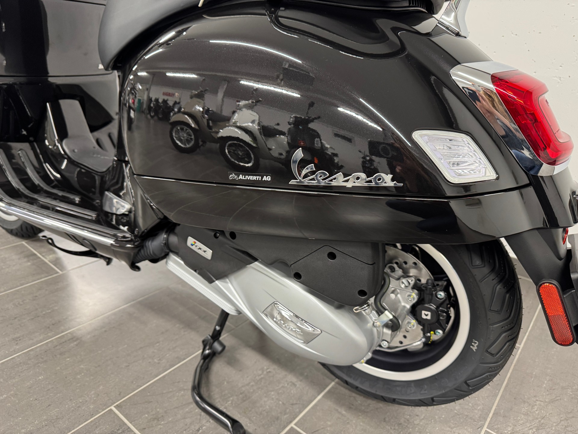 PIAGGIO Vespa GTS 125 Super RST Euro 5+-image-7