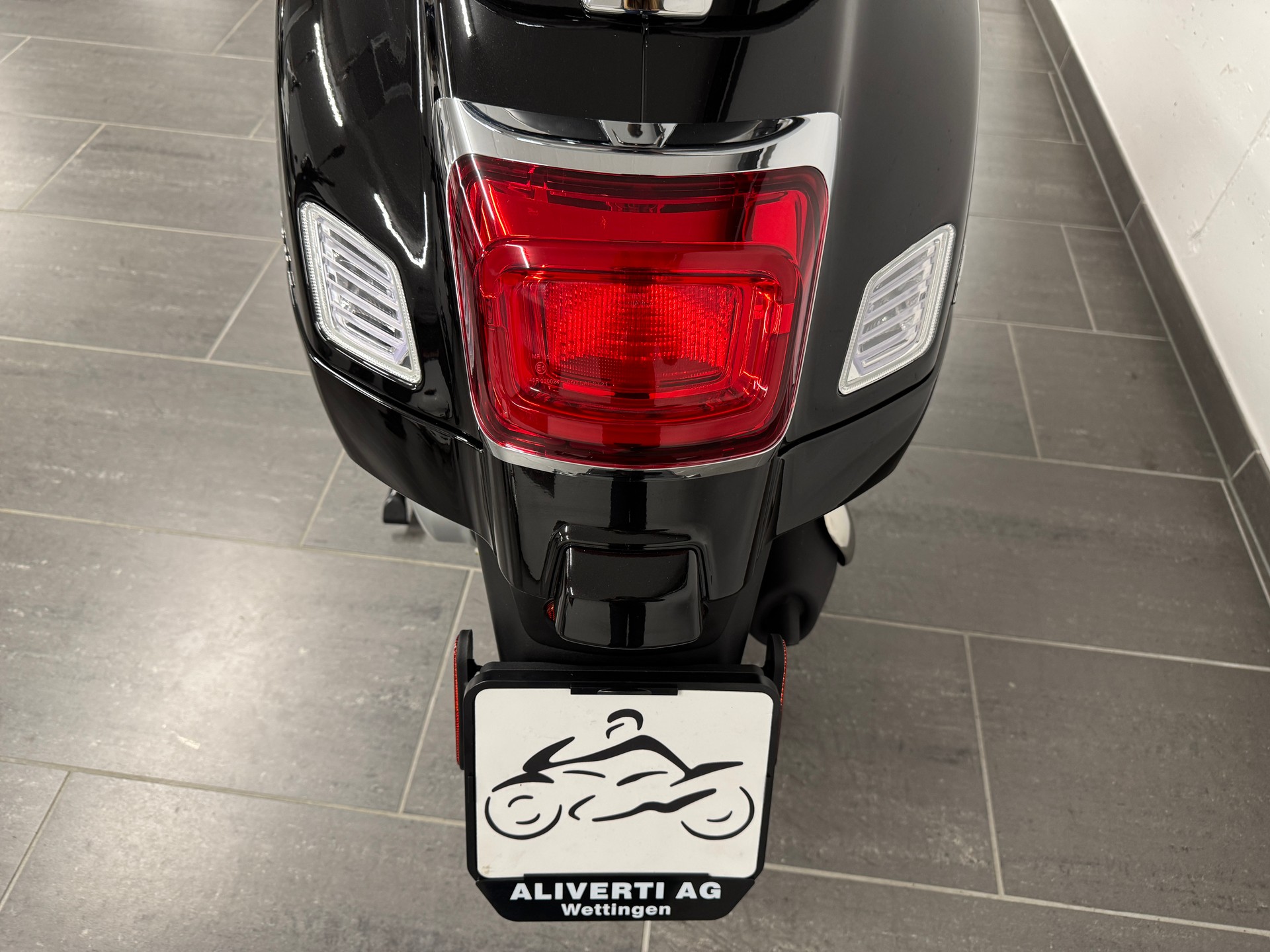 PIAGGIO Vespa GTS 125 Super RST Euro 5+-image-8