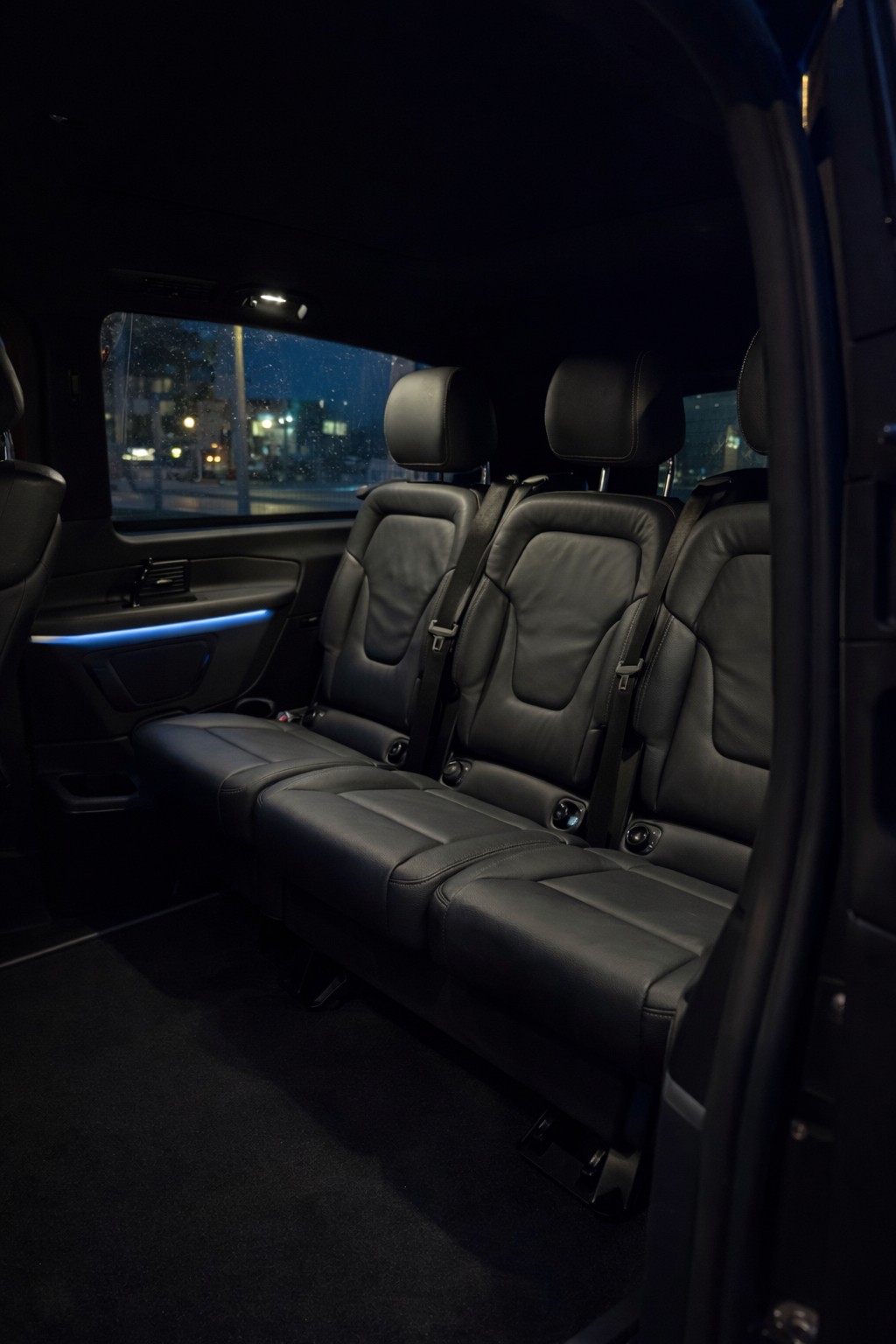 MERCEDES-BENZ EQV 300 Avantgarde lang-image-3