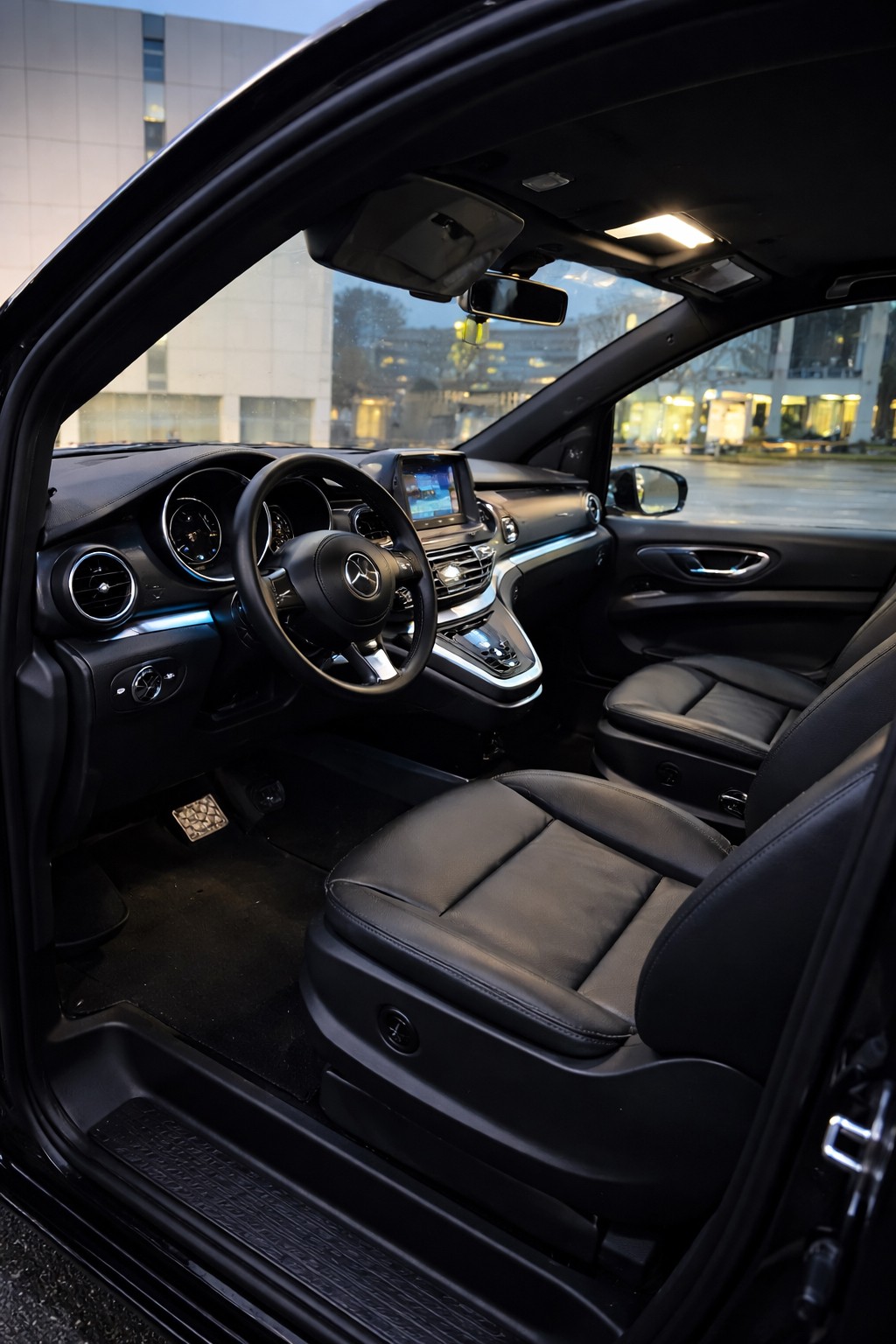 MERCEDES-BENZ EQV 300 Avantgarde lang-image-4