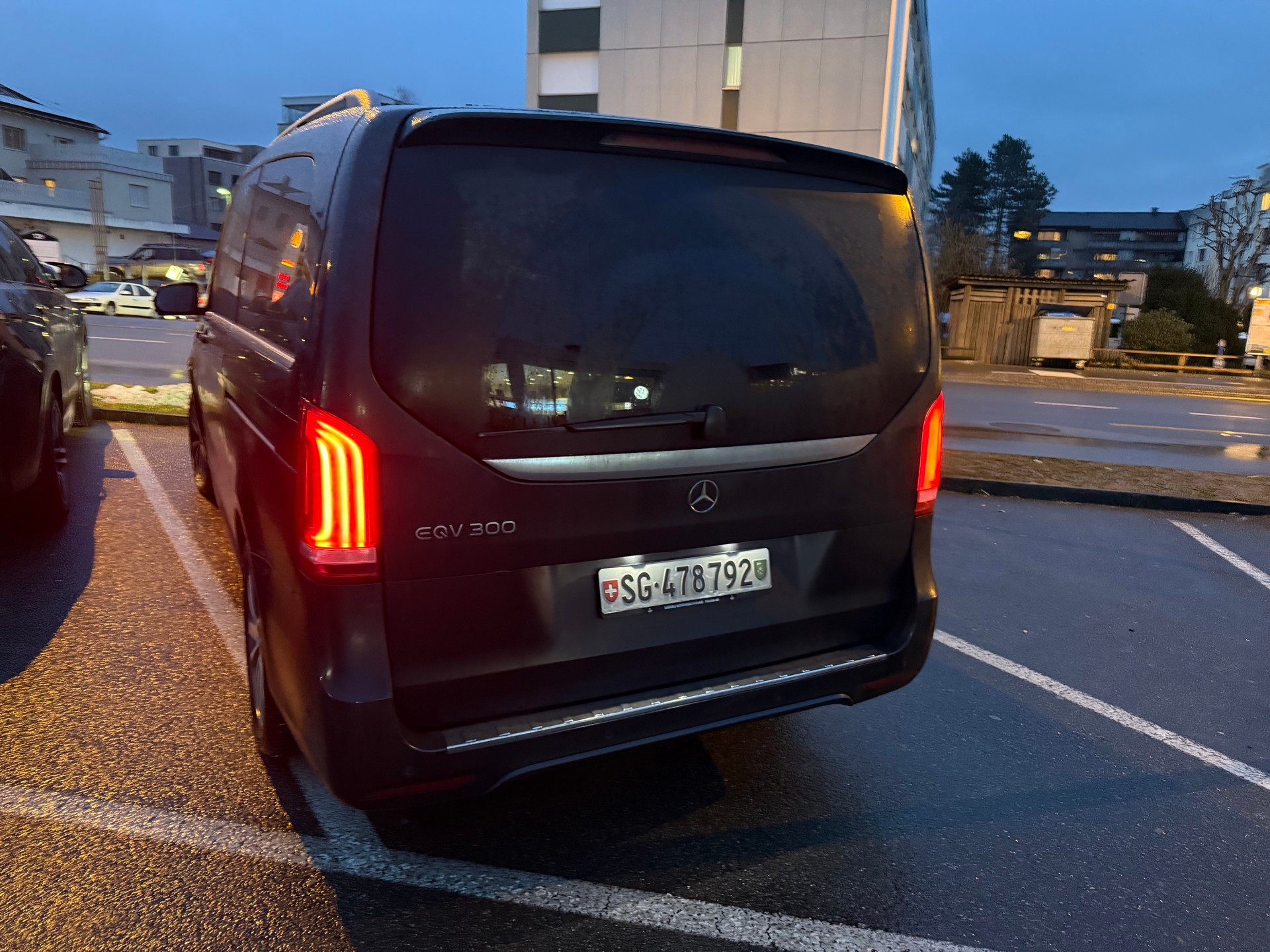 MERCEDES-BENZ EQV 300 Avantgarde lang-image-2