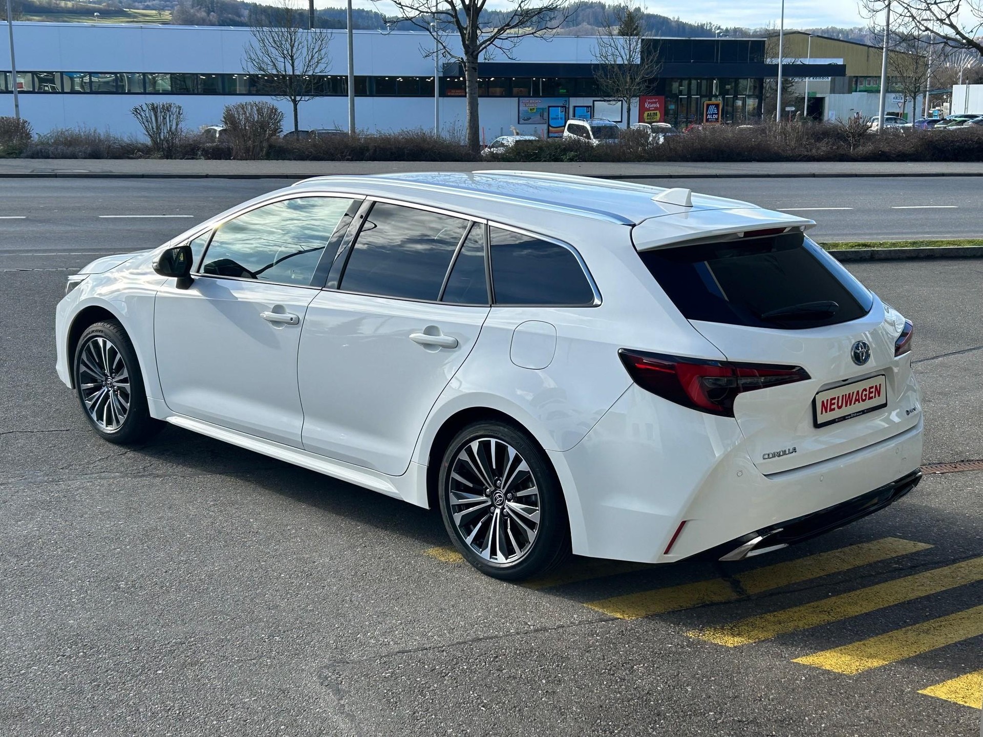 TOYOTA Corolla Touring Sports 2.0 HSD Trend-image-3