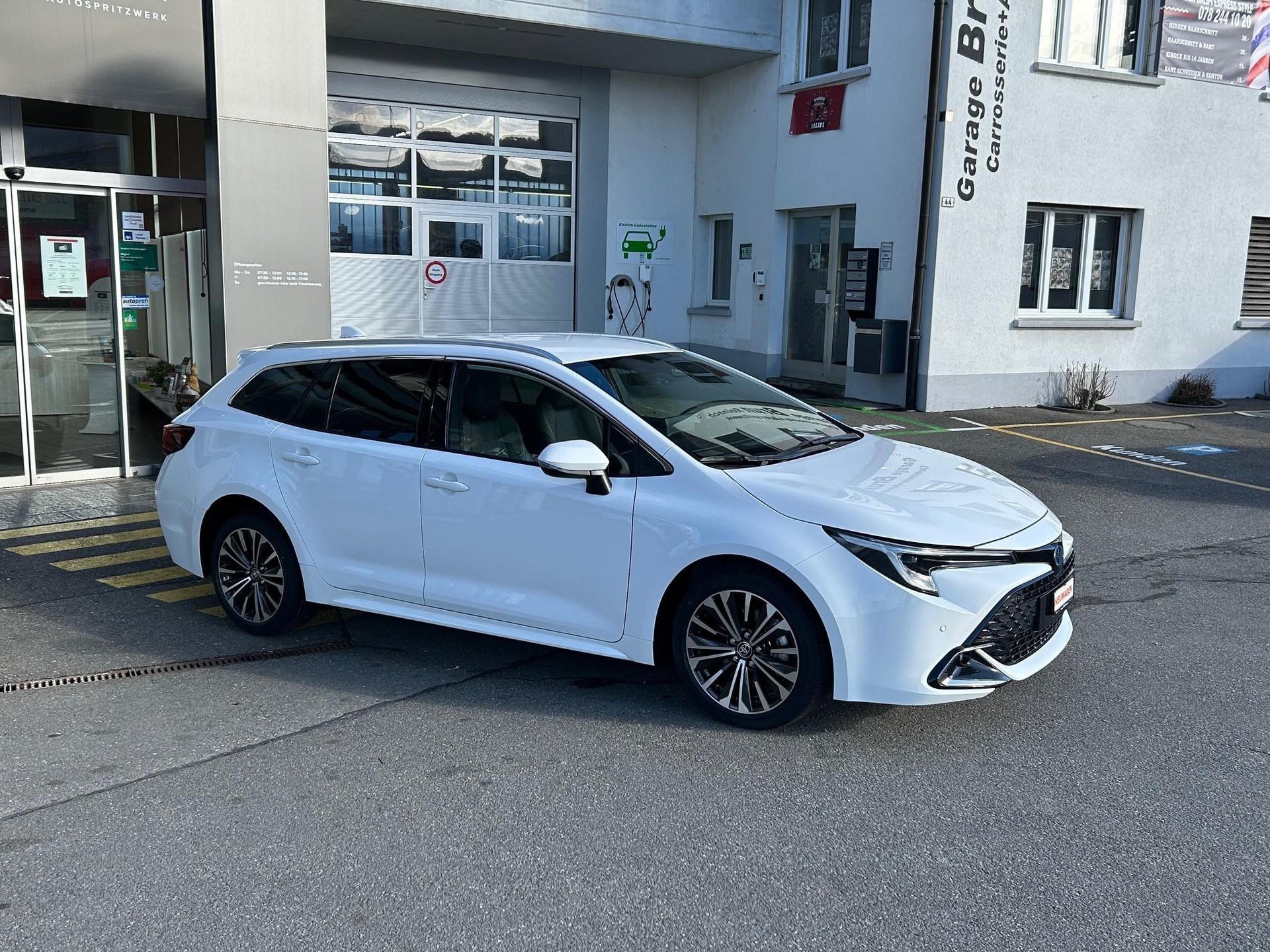 TOYOTA Corolla Touring Sports 2.0 HSD Trend-image-7