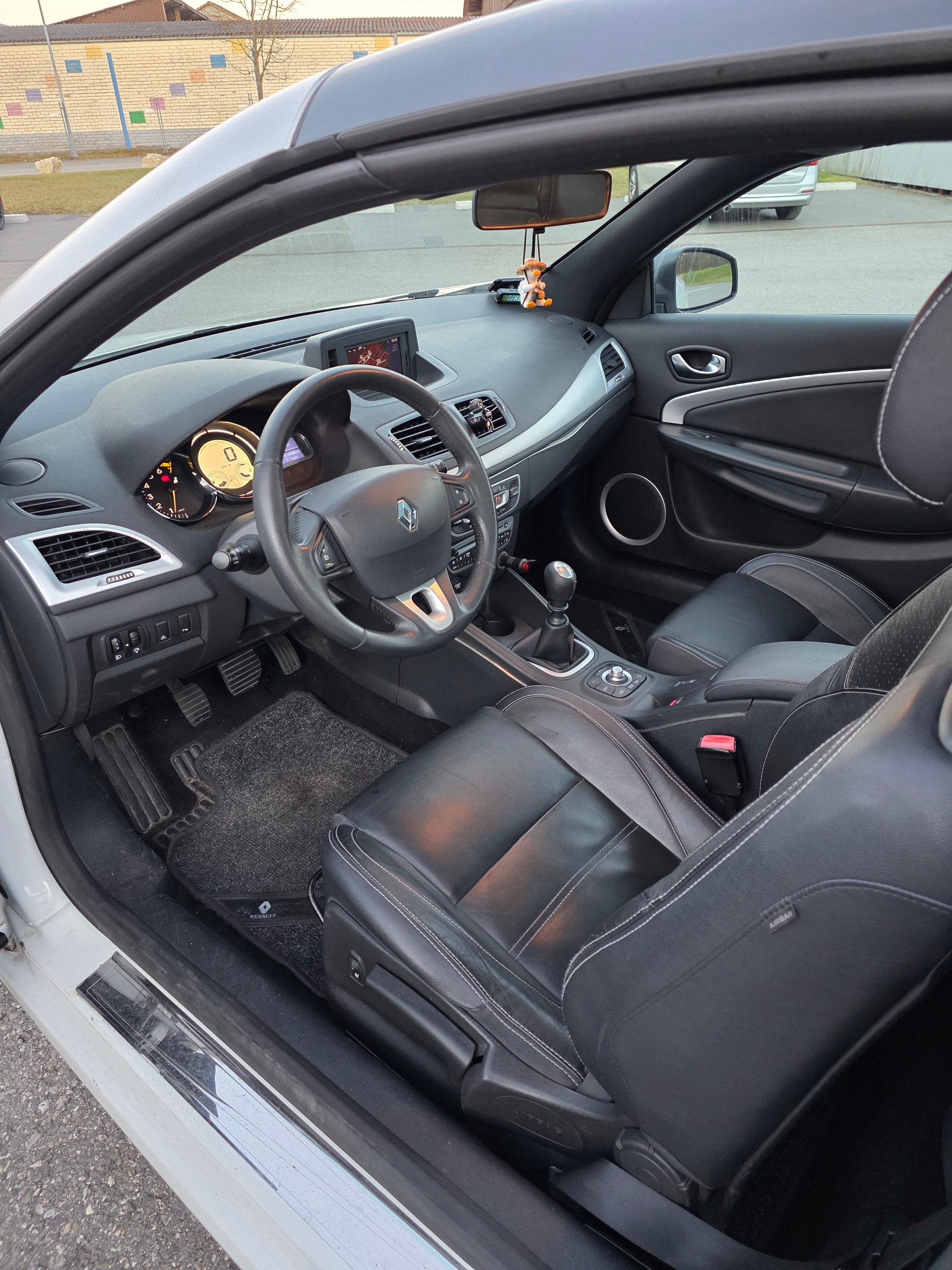 RENAULT Mégane CC 1.4 16V Turbo Dynamique-image-4