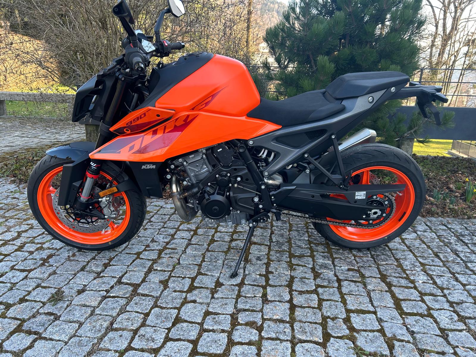 KTM 990 Duke-image-1