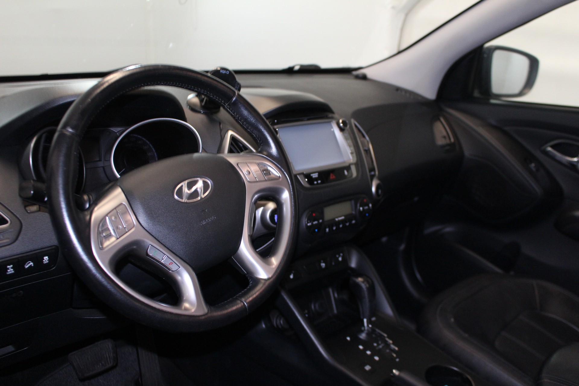 HYUNDAI ix35 2.0 CRDi 184 Premium 4WD-image-11