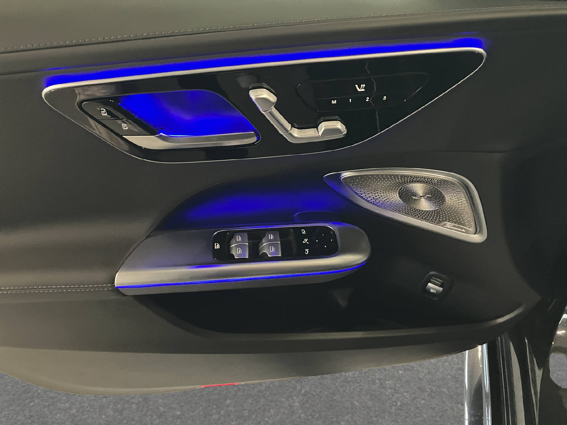 MERCEDES-BENZ C 300 de AMG Line 4MATIC Kombi-image-11