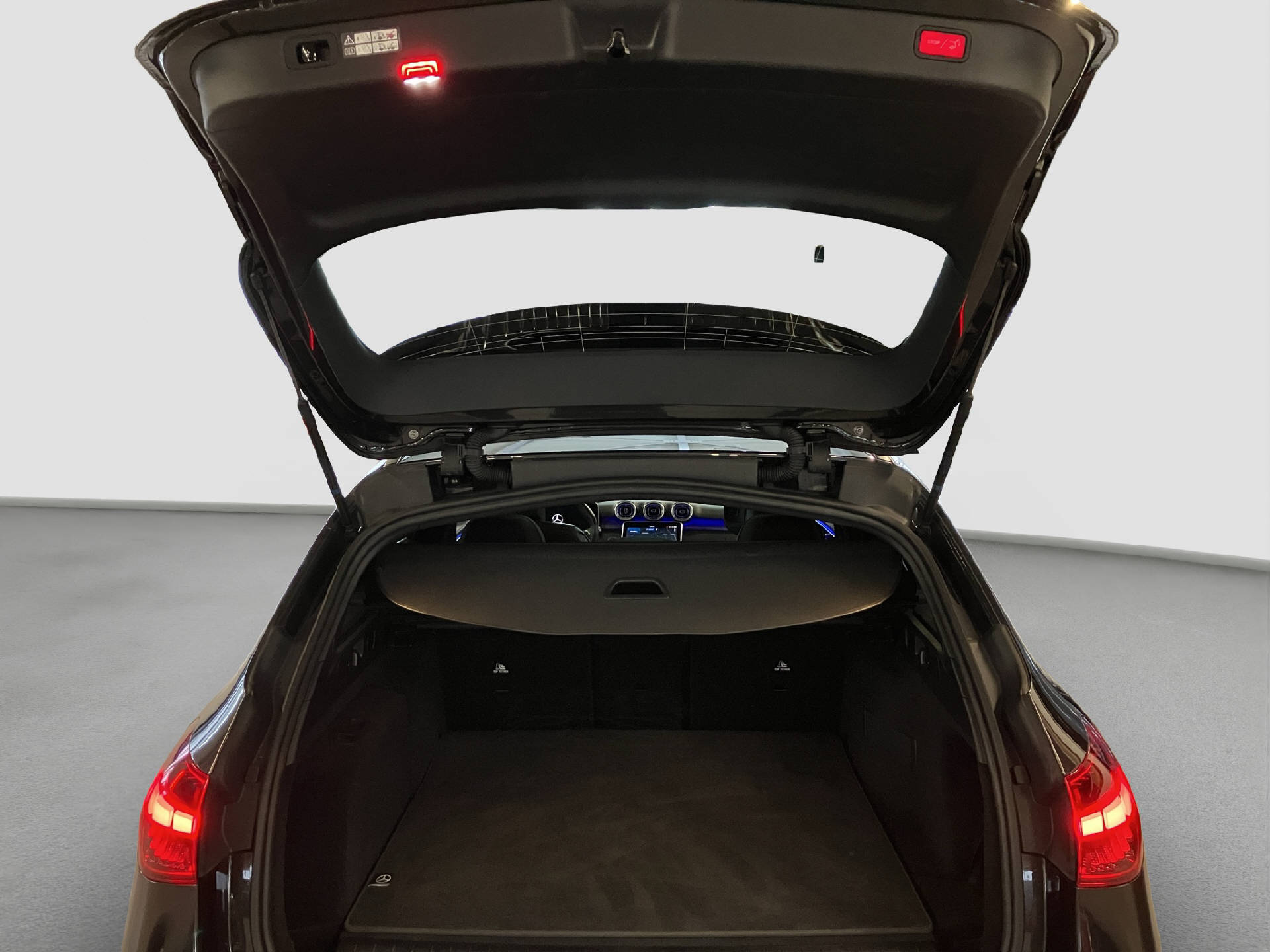 MERCEDES-BENZ C 300 de AMG Line 4MATIC Kombi-image-13