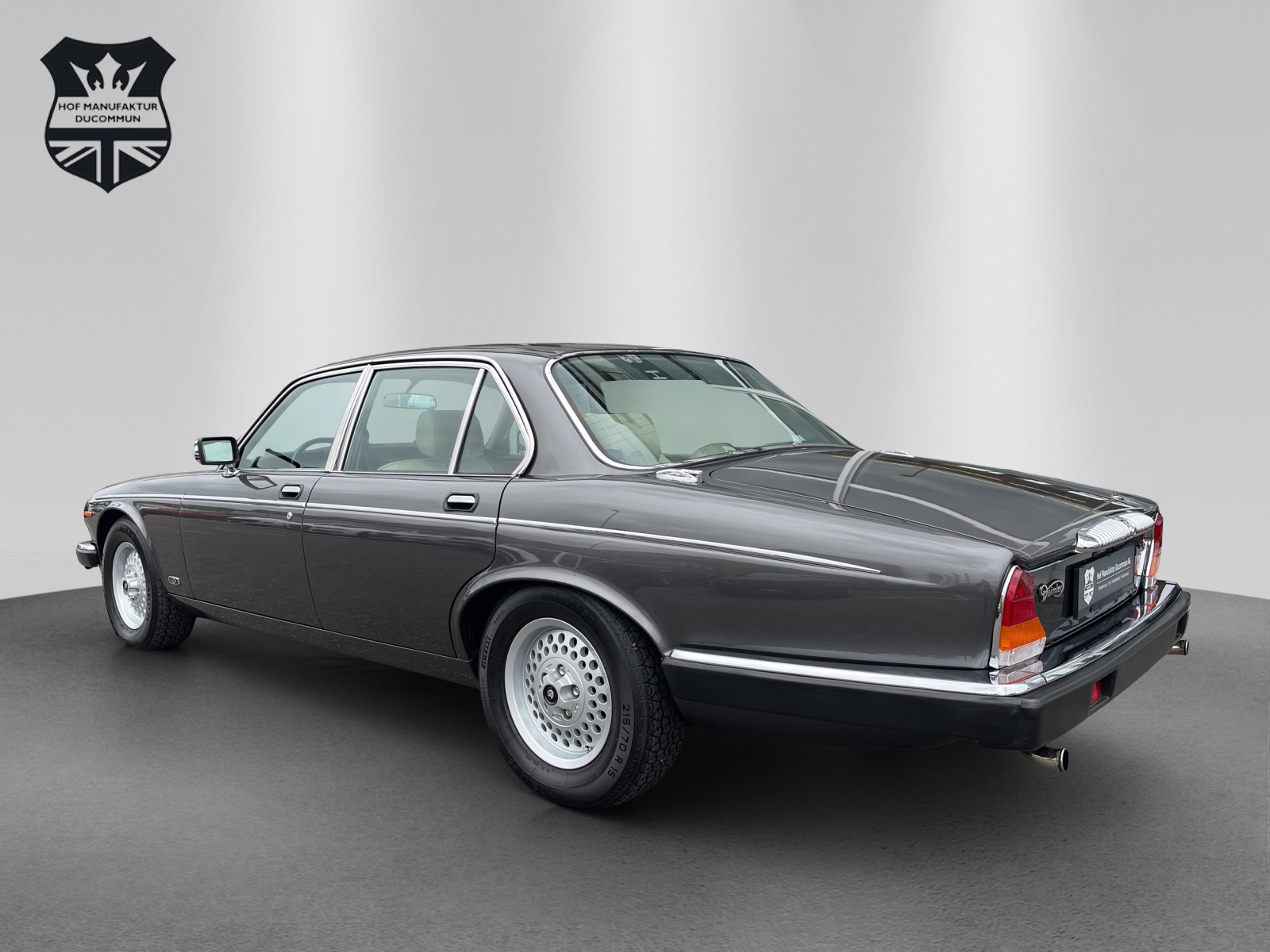 DAIMLER 5.3 Double Six-image-3