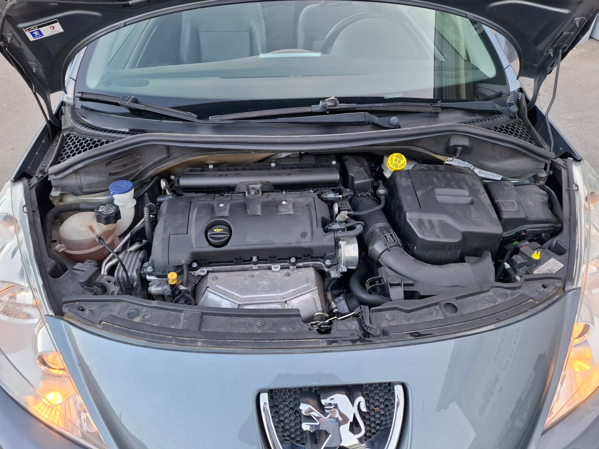 PEUGEOT 207 CC 1.6 16V Turbo Sport-image-12