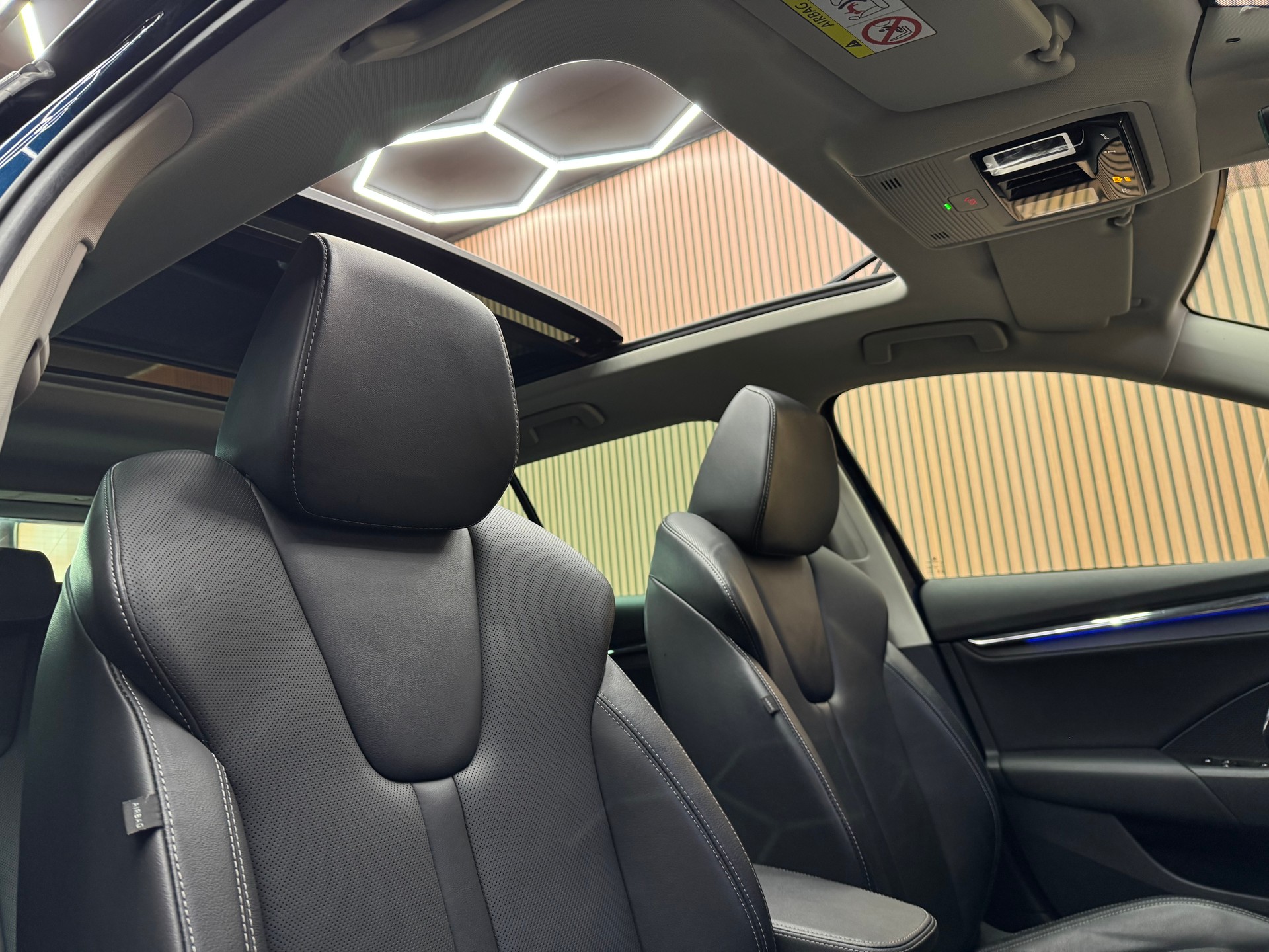 SKODA Octavia Combi 2.0 TDI 150 Style DSG | Panorama | Massagesitze | *ab CHF 199.-/ Monat*-image-16
