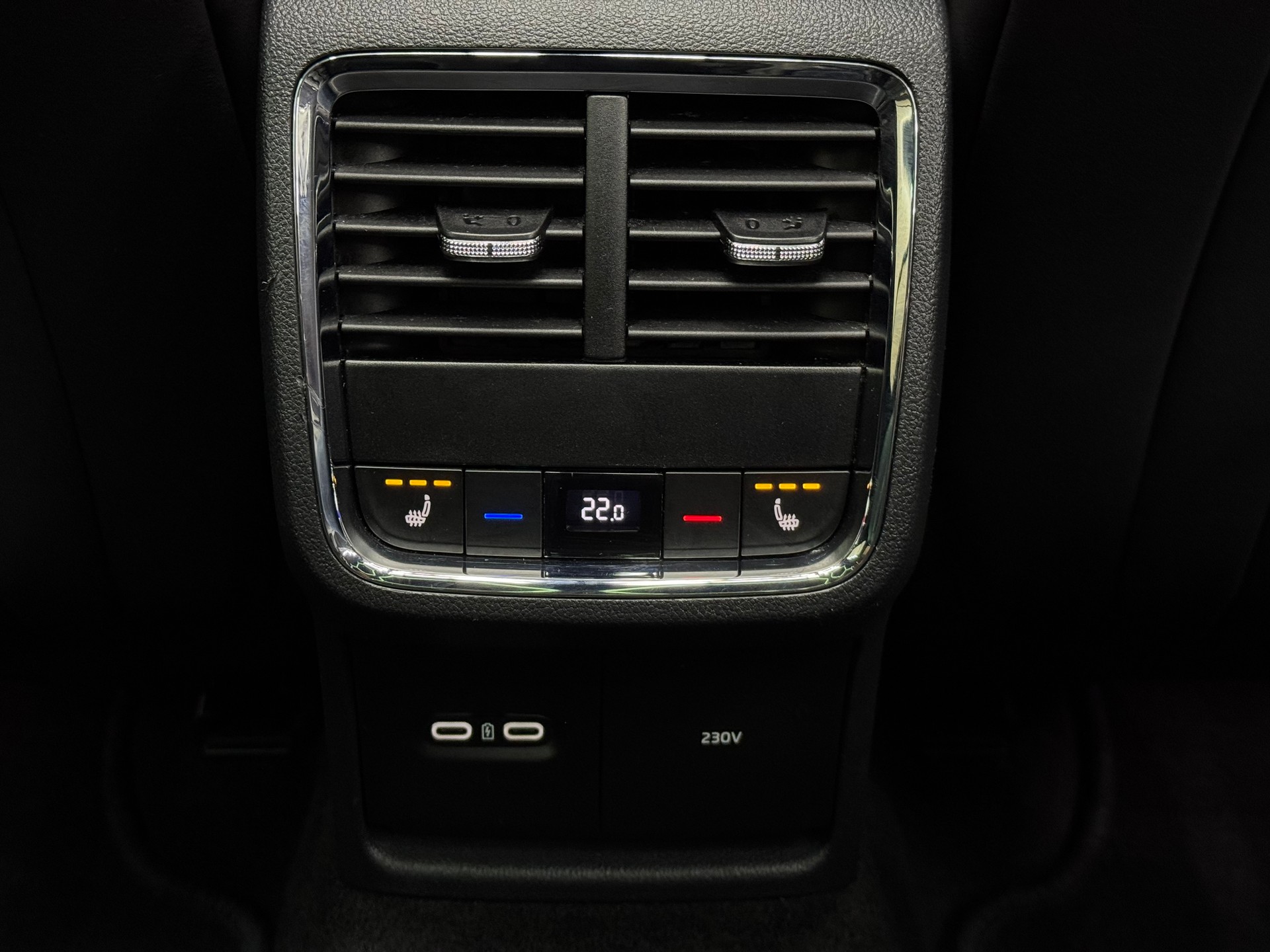 SKODA Octavia Combi 2.0 TDI 150 Style DSG | Panorama | Massagesitze | *ab CHF 199.-/ Monat*-image-21