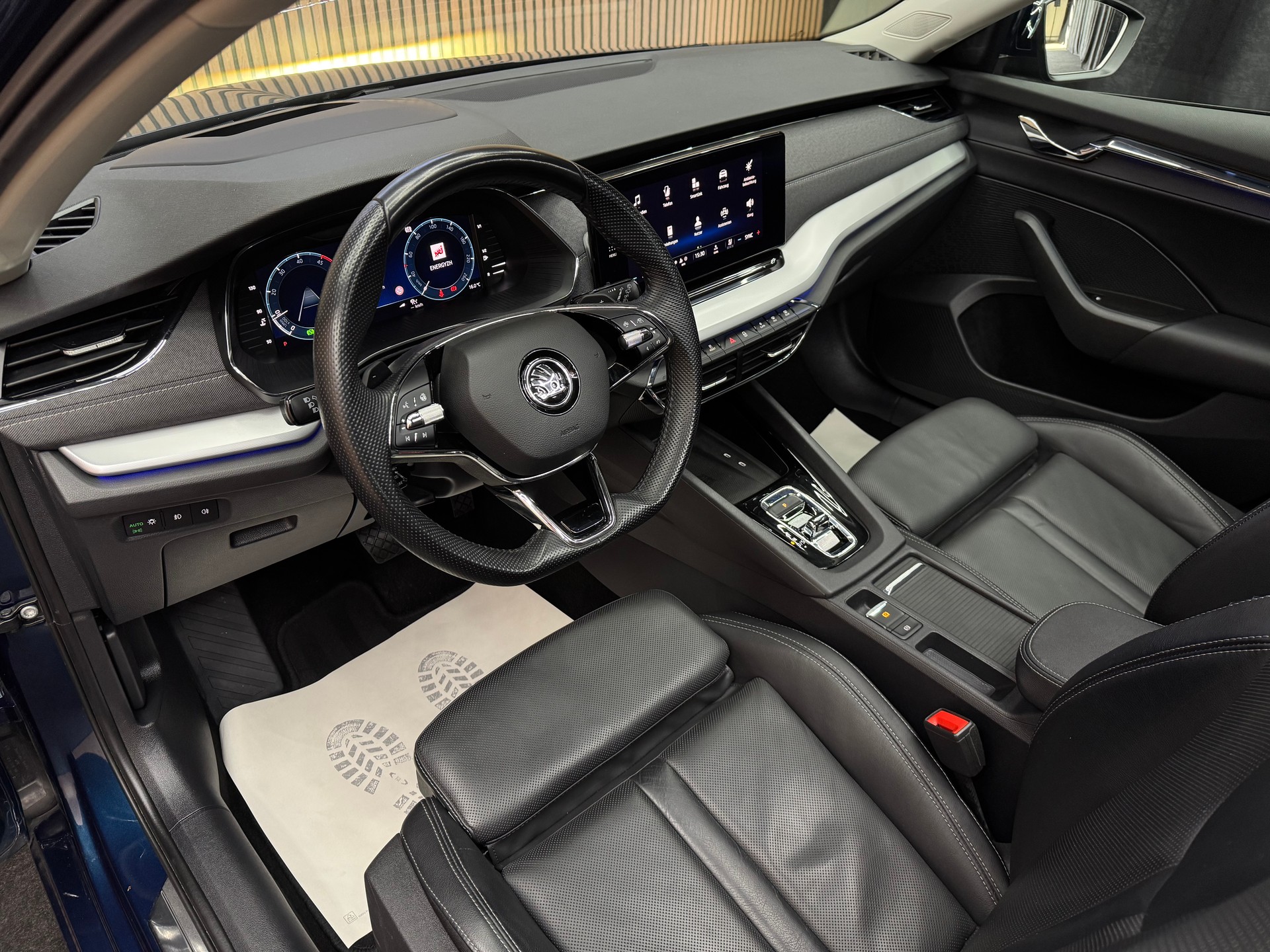 SKODA Octavia Combi 2.0 TDI 150 Style DSG | Panorama | Massagesitze | *ab CHF 199.-/ Monat*-image-9