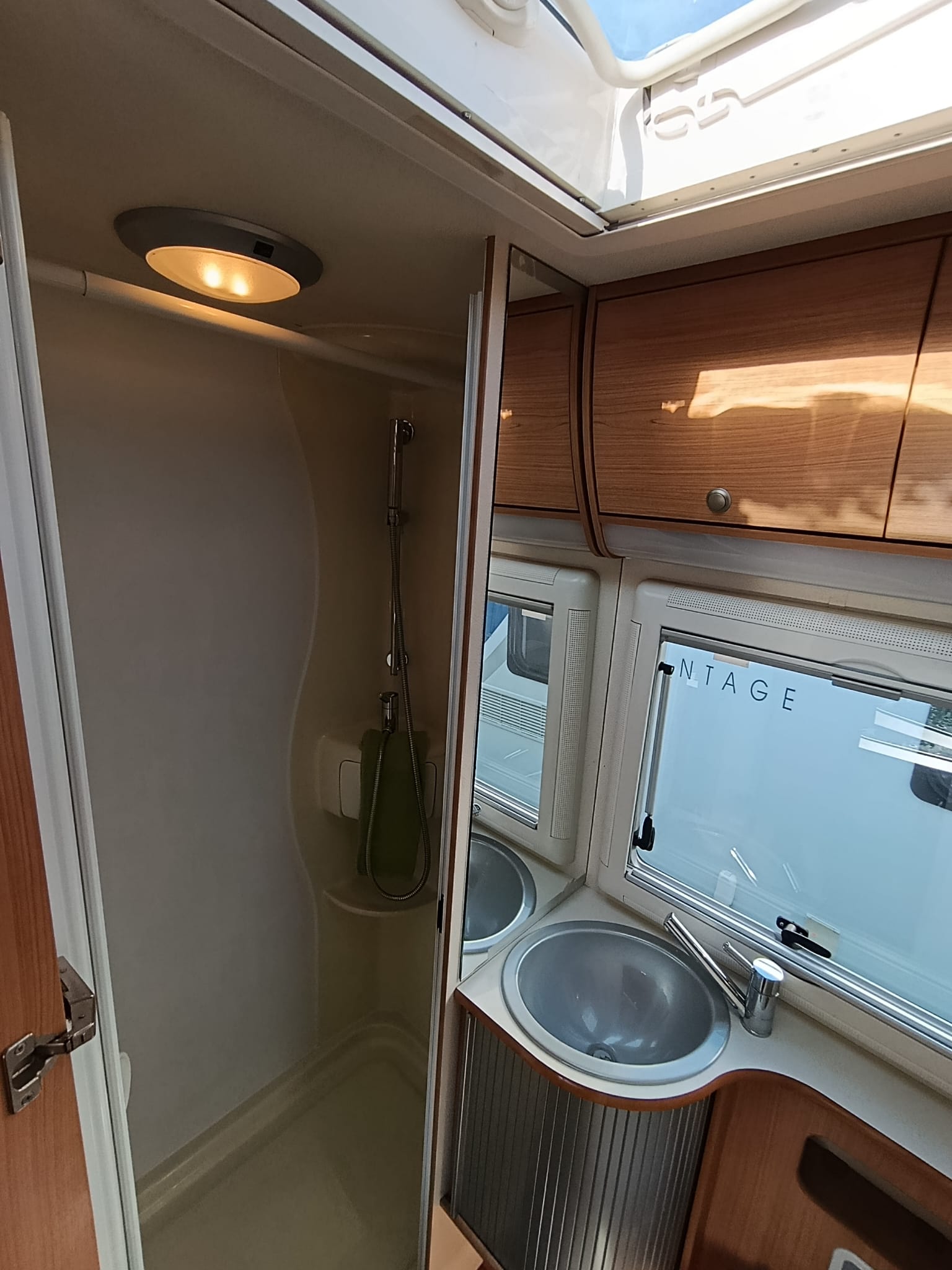 ADRIA Vision ***Maximale Freiheit dank Vollautarkie***Grenzenloses Reisen***Efoy Anlage*Solar*Wechselrichter 4000W*Dieselheizung*-image-23