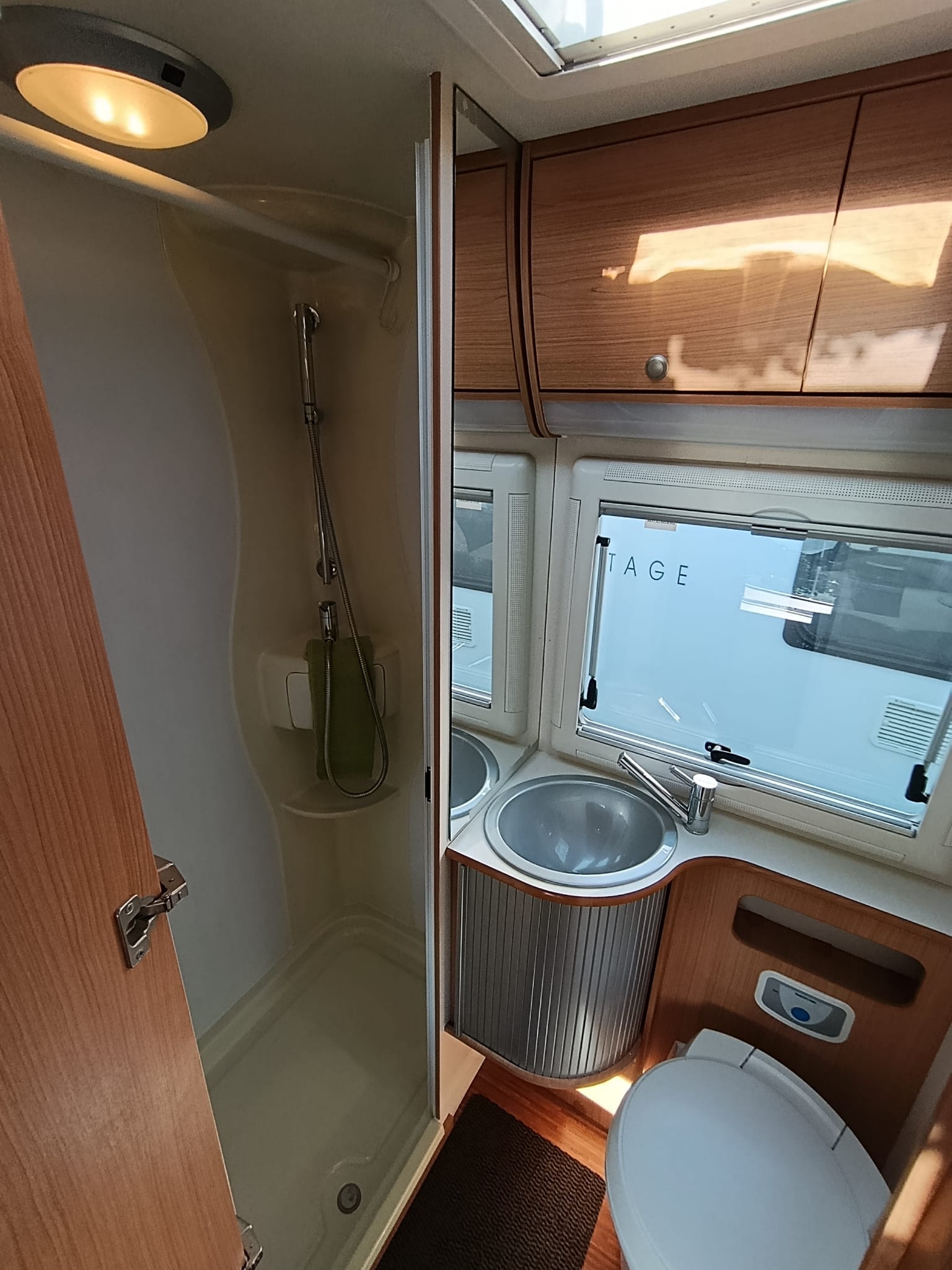 ADRIA Vision ***Maximale Freiheit dank Vollautarkie***Grenzenloses Reisen***Efoy Anlage*Solar*Wechselrichter 4000W*Dieselheizung*-image-24